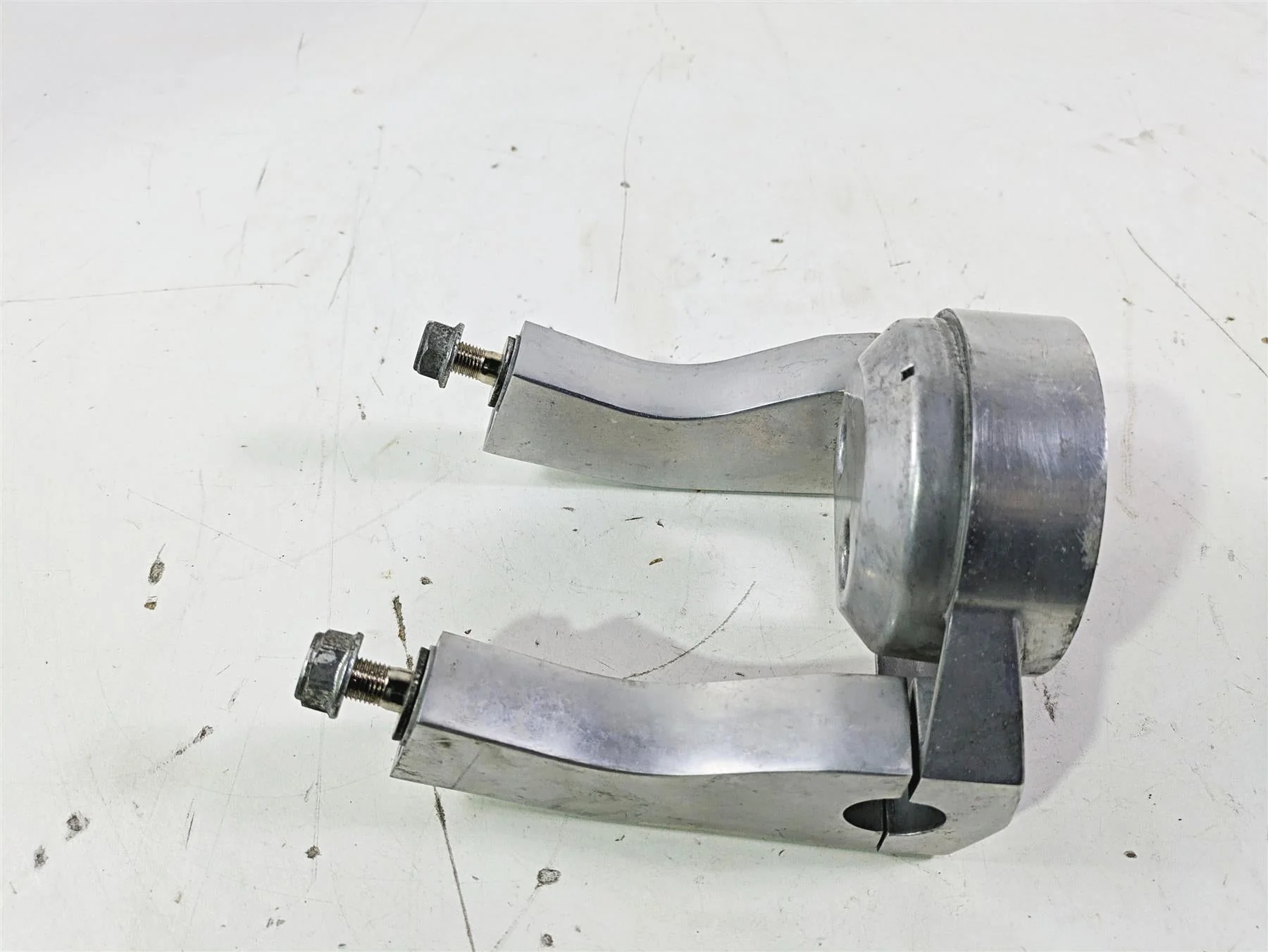 2002 Honda V-Twin VTX1800 C Handlebar Riser Speedo Holder Set 53231-MCH-000 - Image 4