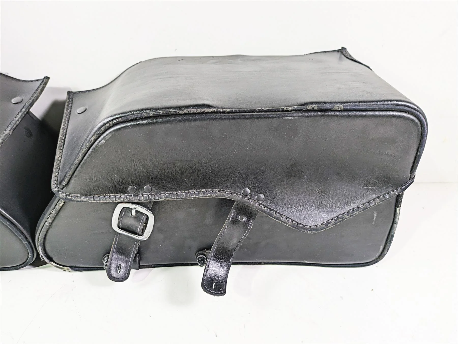 2002 Honda V-Twin VTX1800 C Left Right Saddlebag & Mounts Set - Image 2