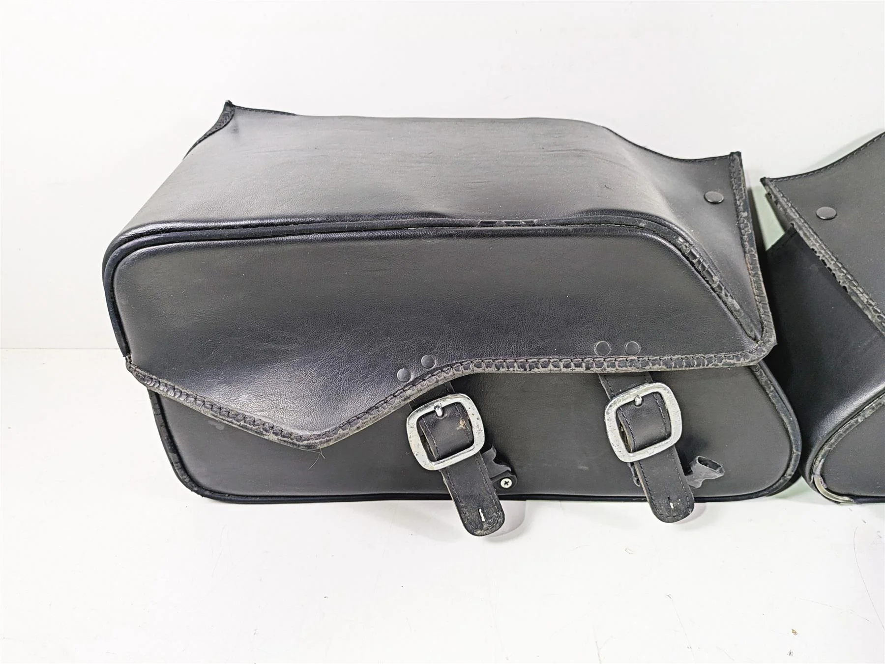 2002 Honda V-Twin VTX1800 C Left Right Saddlebag & Mounts Set - Image 3