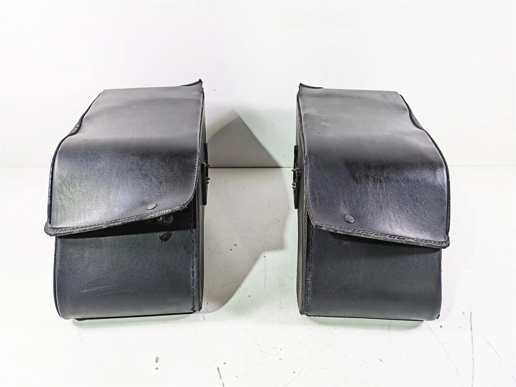 2002 Honda V-Twin VTX1800 C Left Right Saddlebag & Mounts Set - Image 4