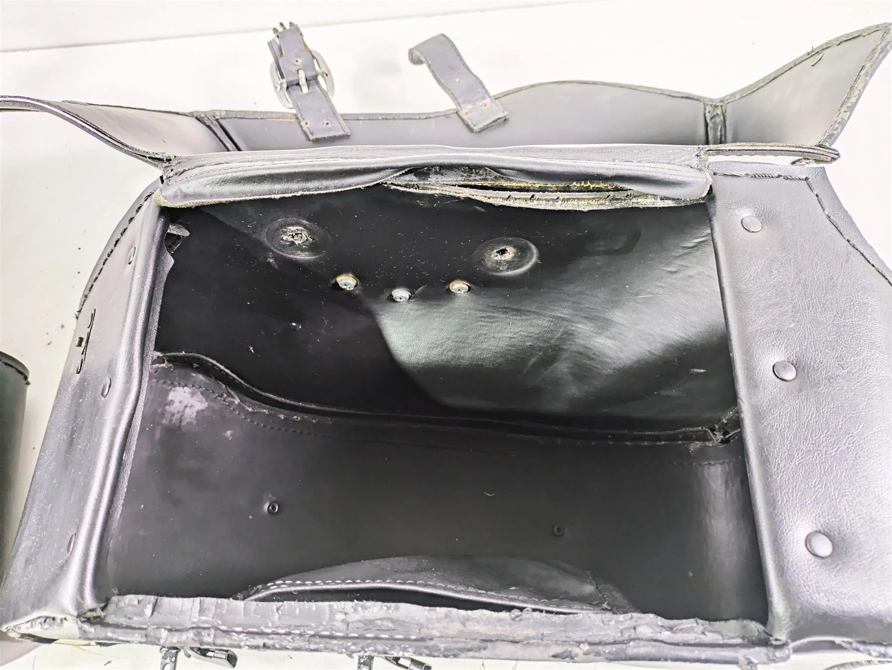 2002 Honda V-Twin VTX1800 C Left Right Saddlebag & Mounts Set - Image 9