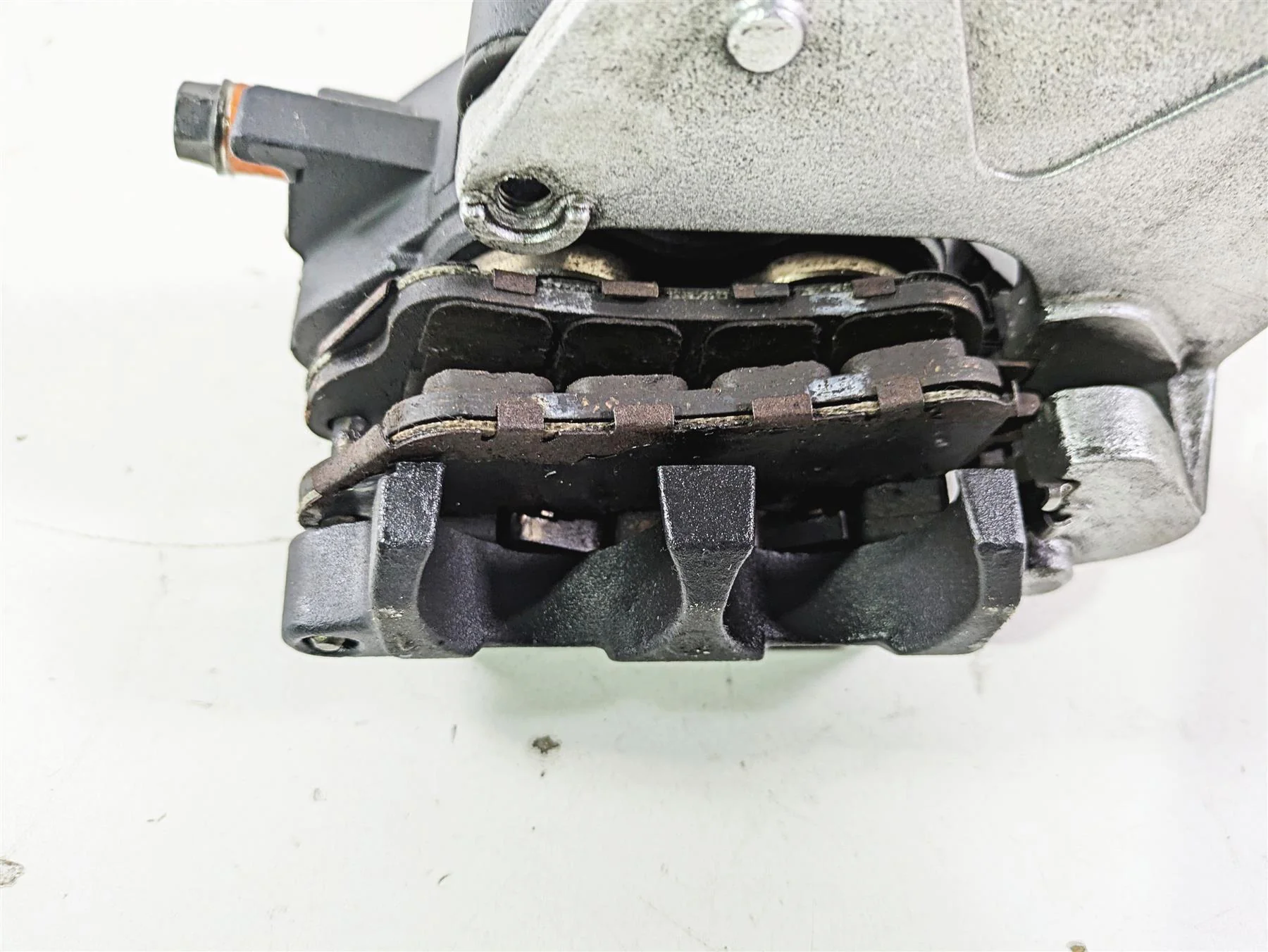 2002 Honda V-Twin VTX1800 C Nissin Rear Brake Caliper & Bracket 43150-MCH-006 - Image 9