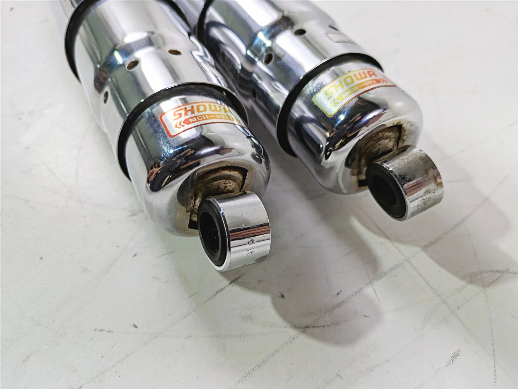 2002 Honda V-Twin VTX1800 C Rear Suspension Shock Damper Set Showa 52400-MCH-631 - Image 5