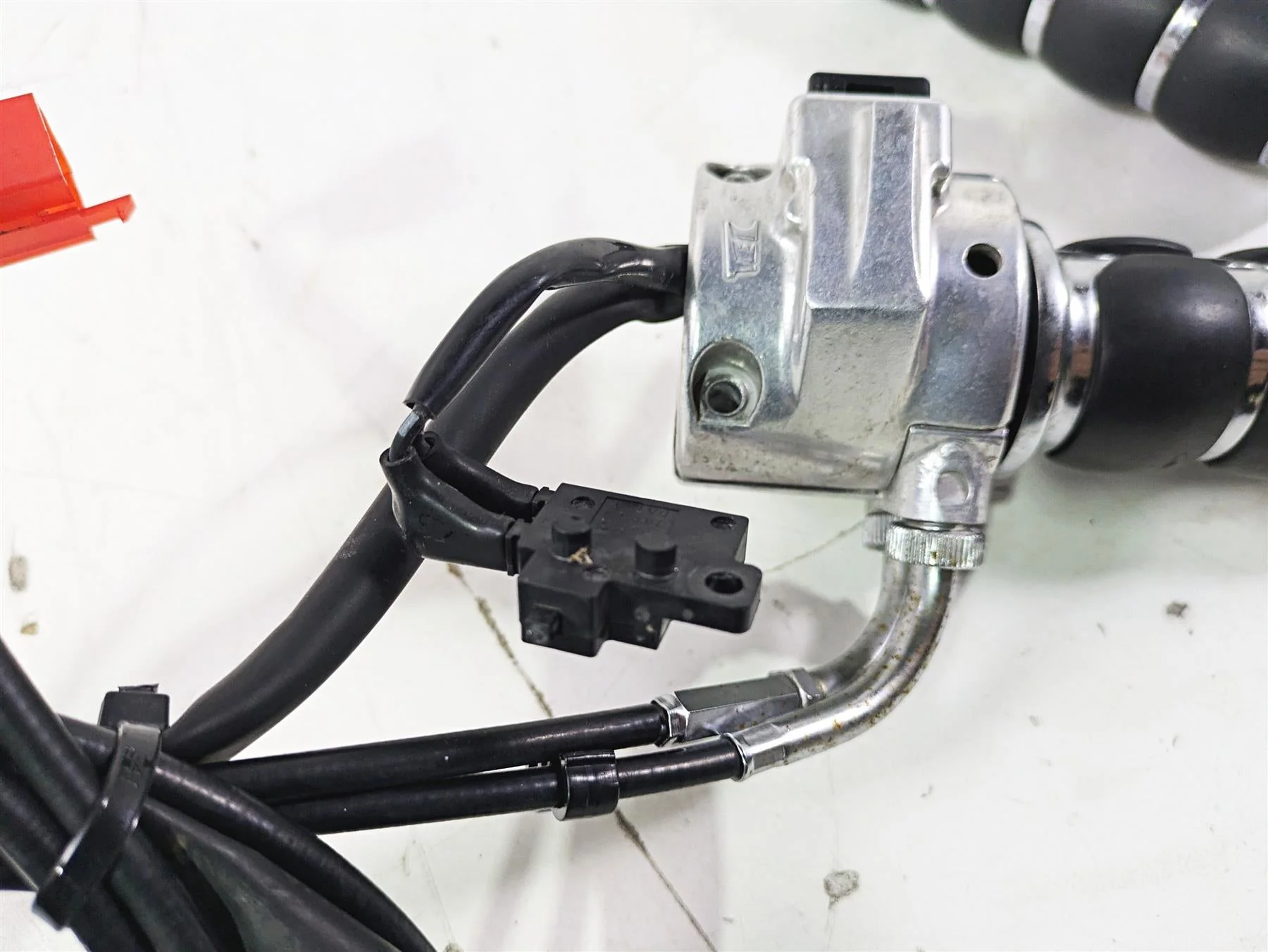 2002 Honda V-Twin VTX1800 C Right Cruise Control Switch & Throttle 35013-MCH-020 - Image 11
