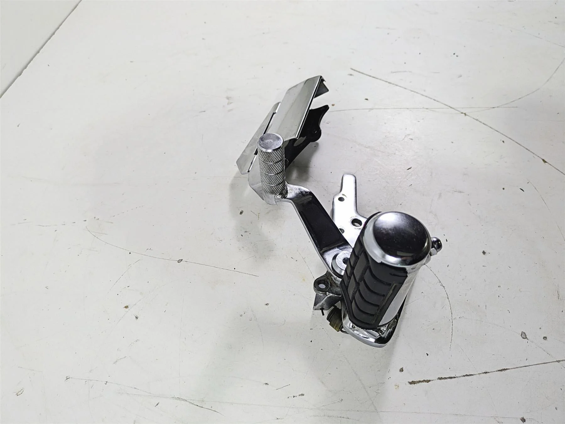 2002 Honda V-Twin VTX1800 C Right Front Foot Peg & Brake Parts 50615-MCH-C10 - Image 2