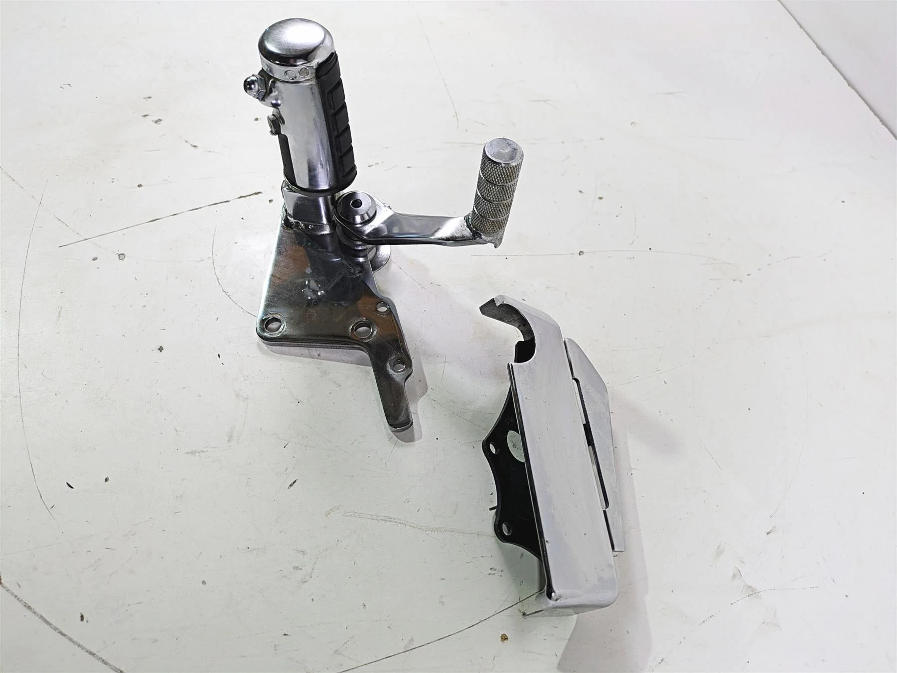 2002 Honda V-Twin VTX1800 C Right Front Foot Peg & Brake Parts 50615-MCH-C10 - Image 3