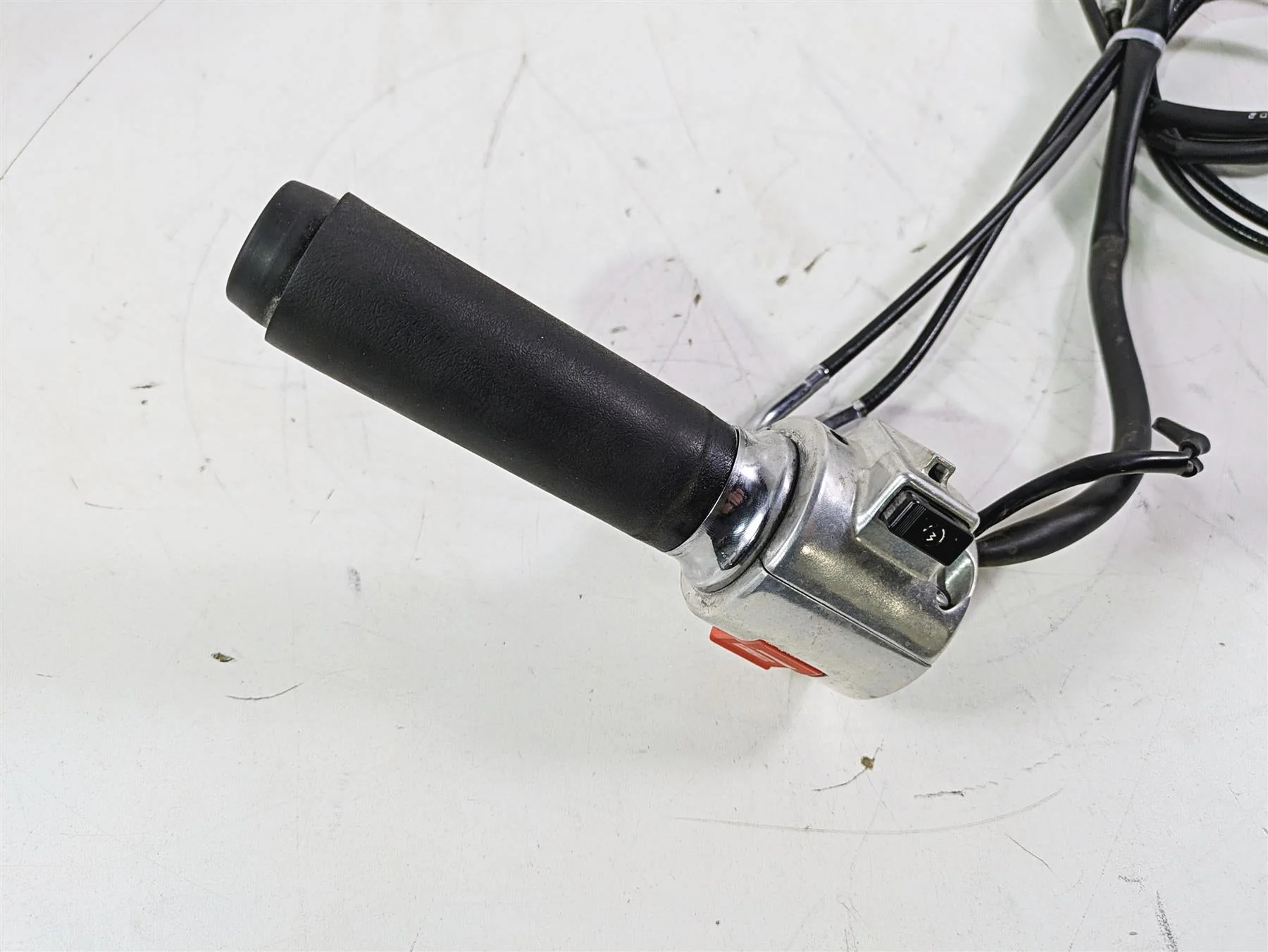 2002 Honda V-Twin VTX1800 C Right Hand Control Switch & Throttle 35013-MCH-020 - Image 7