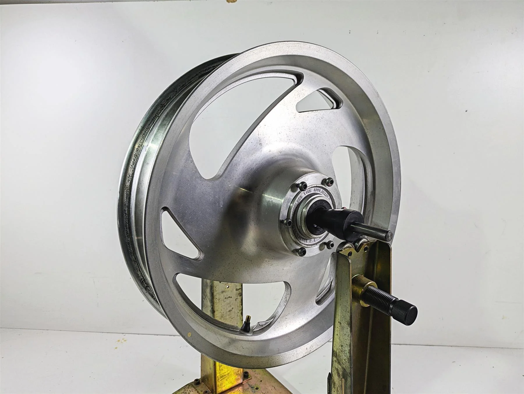 2002 Honda V-Twin VTX1800 C Straight 18x3.5 Front Wheel Rim 44650-MCH-010 - Image 3