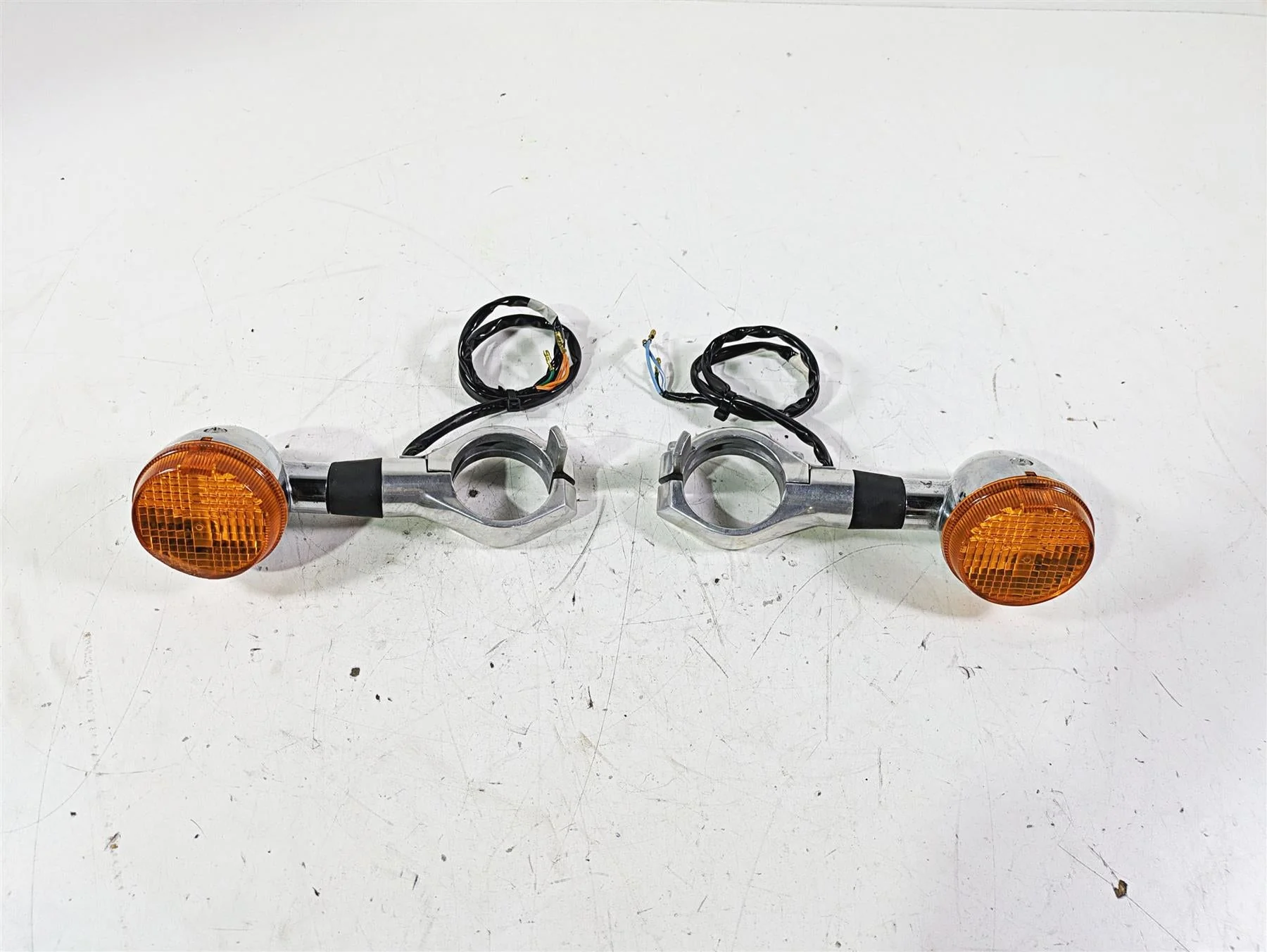 2002 Honda VTX1800 Retro Front Blinker & Clamp Set 33400-MBH-673 33450-MBH-673 - Image 3