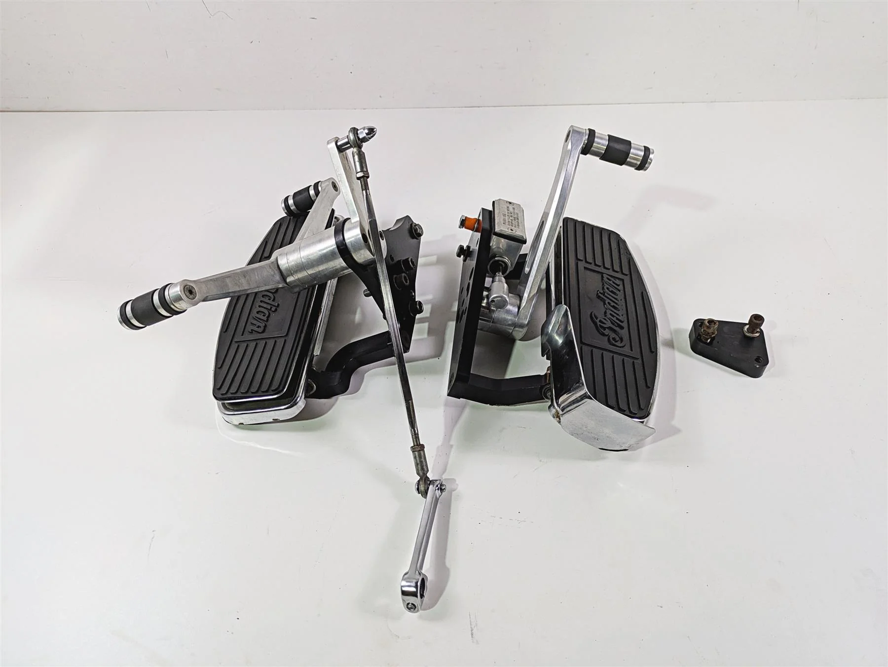 2002 Indian Spirit Deluxe Front Floorboards & Pedal 46-002 41-338 41-327 41-333 - Image 11
