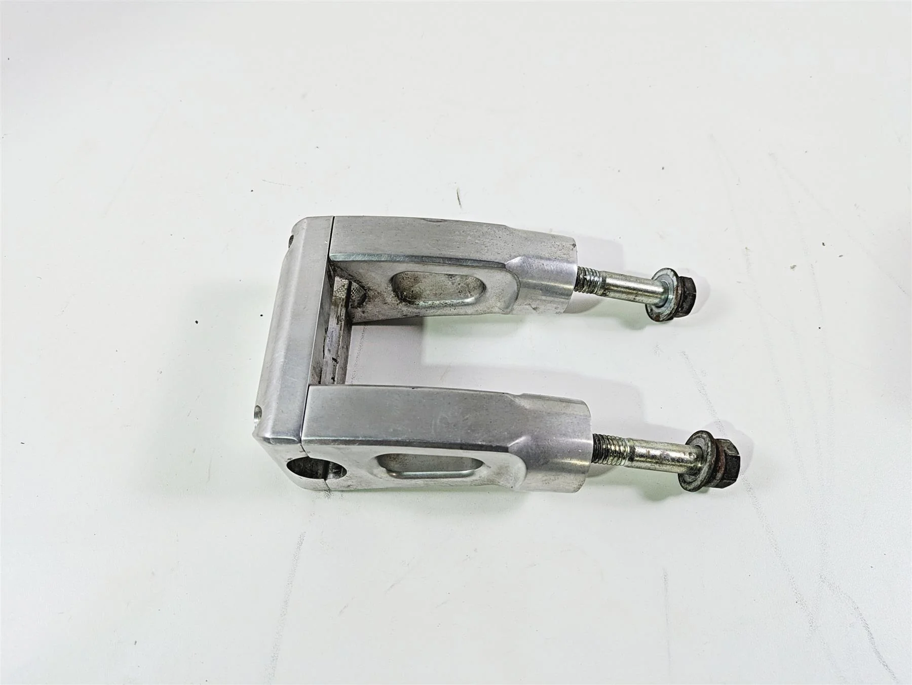 2002 Indian Spirit Deluxe Handlebar Riser Holder 39-047 39-048