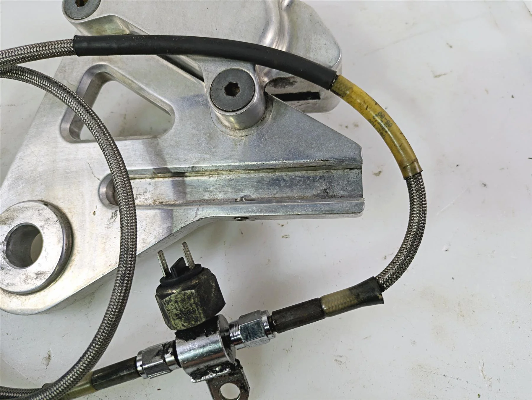 2002 Indian Spirit Deluxe Rear Brake Caliper & Bracket 50-051 53-176 - Image 12