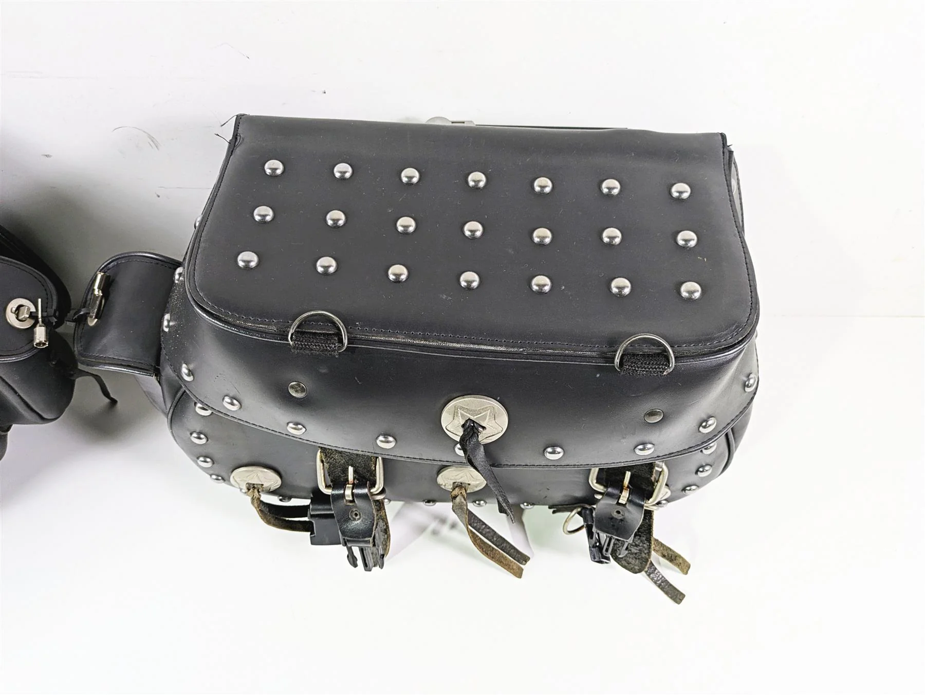 2002 Indian Spirit Deluxe Studded Leather Saddlebag & Mount & Keys Set READ - Image 6