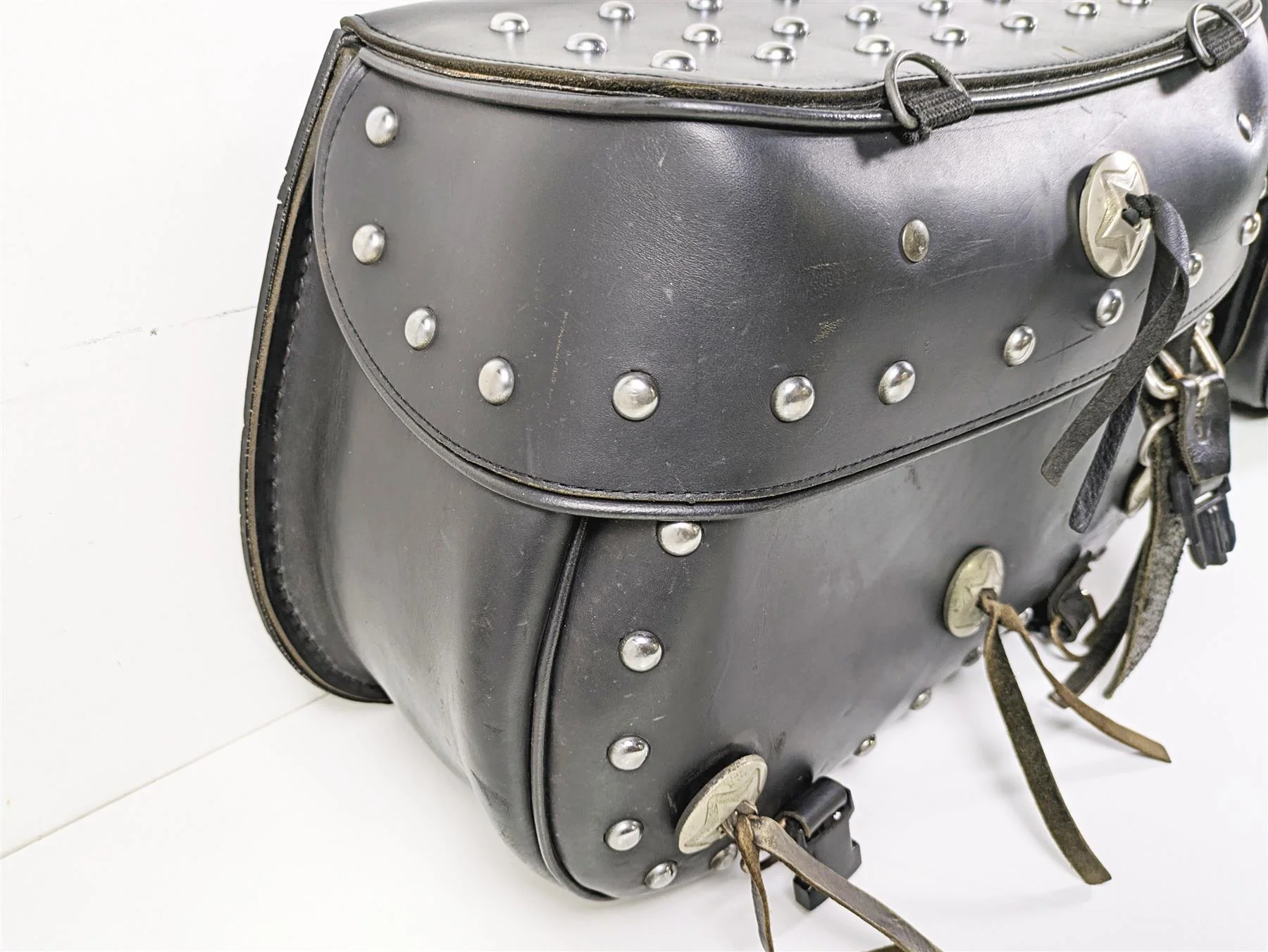 2002 Indian Spirit Deluxe Studded Leather Saddlebag & Mount & Keys Set READ - Image 7