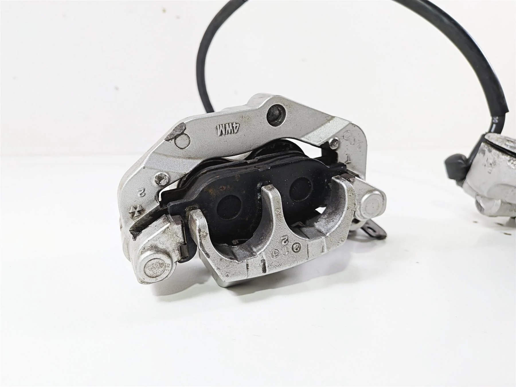 2002 Yamaha XVS650 V-Star Classic Front Brake Caliper & Master 4WM-2580U-00-00 - Image 2