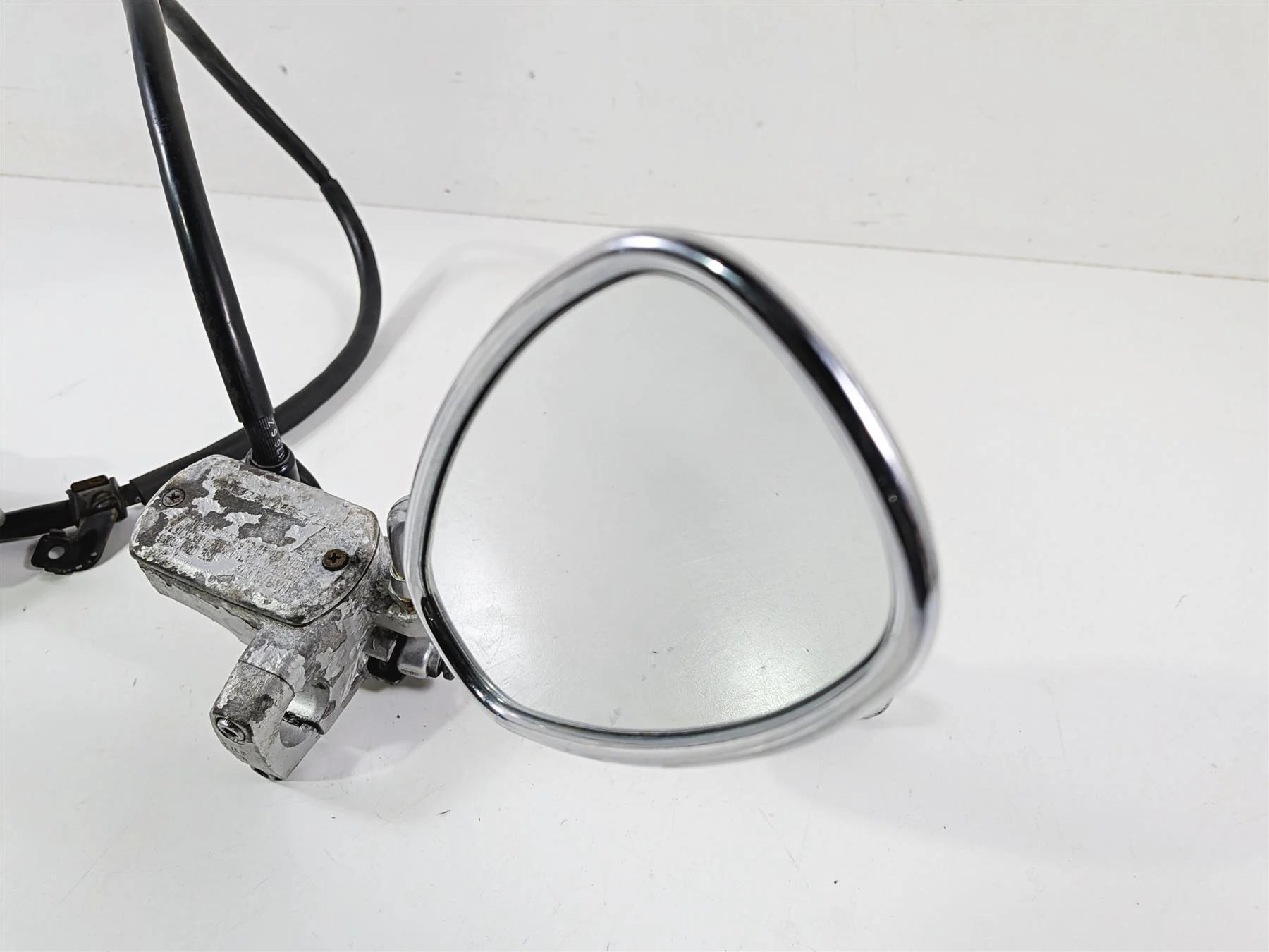 2002 Yamaha XVS650 V-Star Classic Front Brake Caliper & Master 4WM-2580U-00-00 - Image 3
