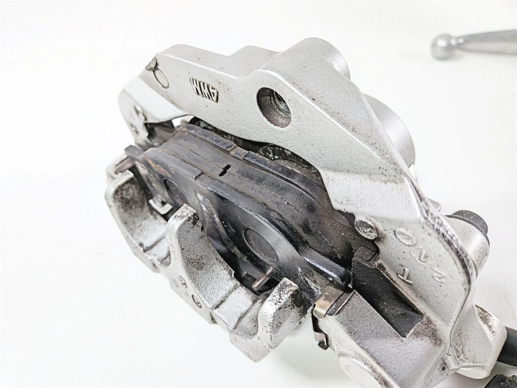 2002 Yamaha XVS650 V-Star Classic Front Brake Caliper & Master 4WM-2580U-00-00 - Image 9