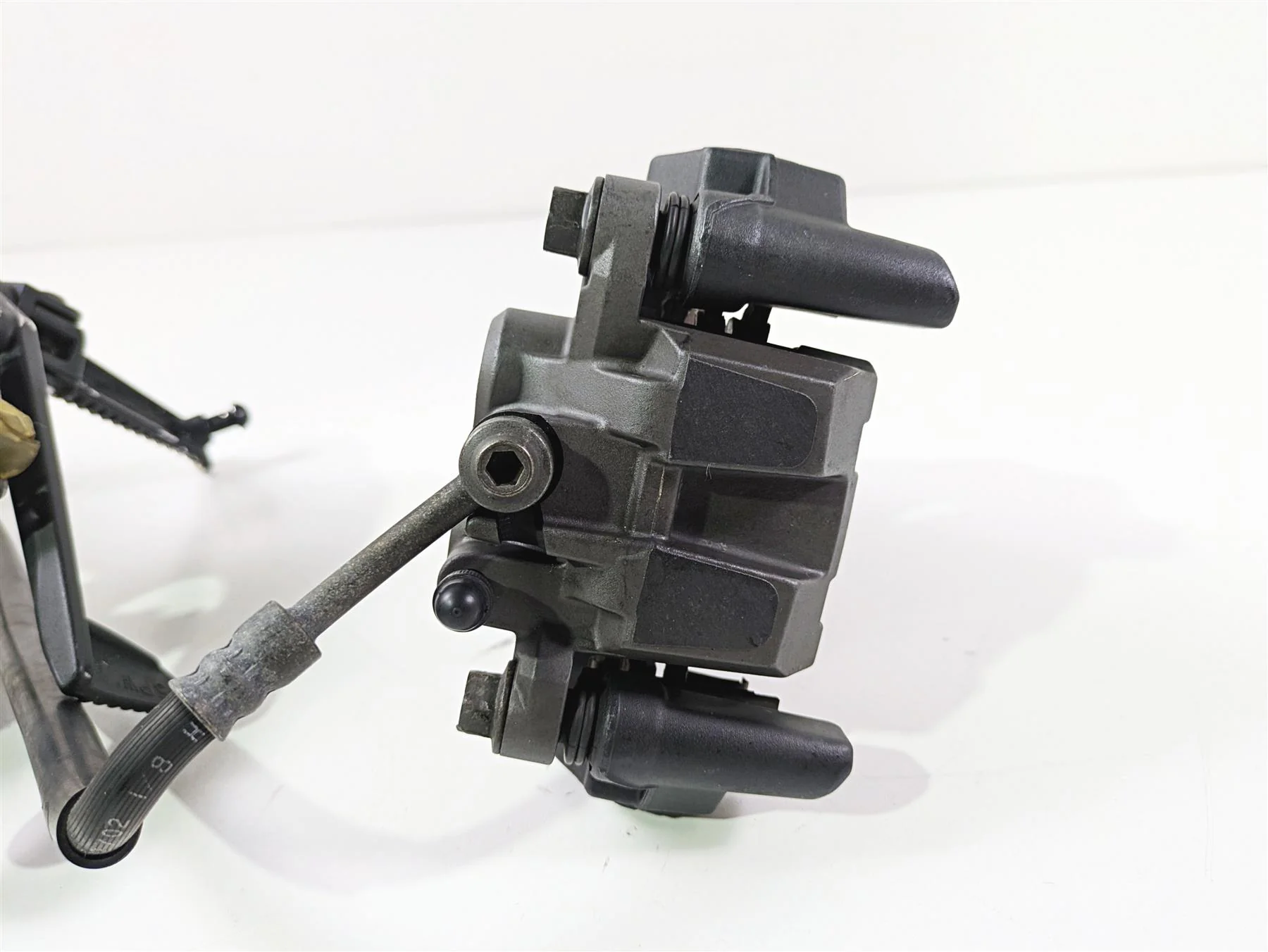 2002 Yamaha YZFR1 R1 Right Footpeg + Master & Caliper Set - Read 5JJ-27420-01 - Image 10