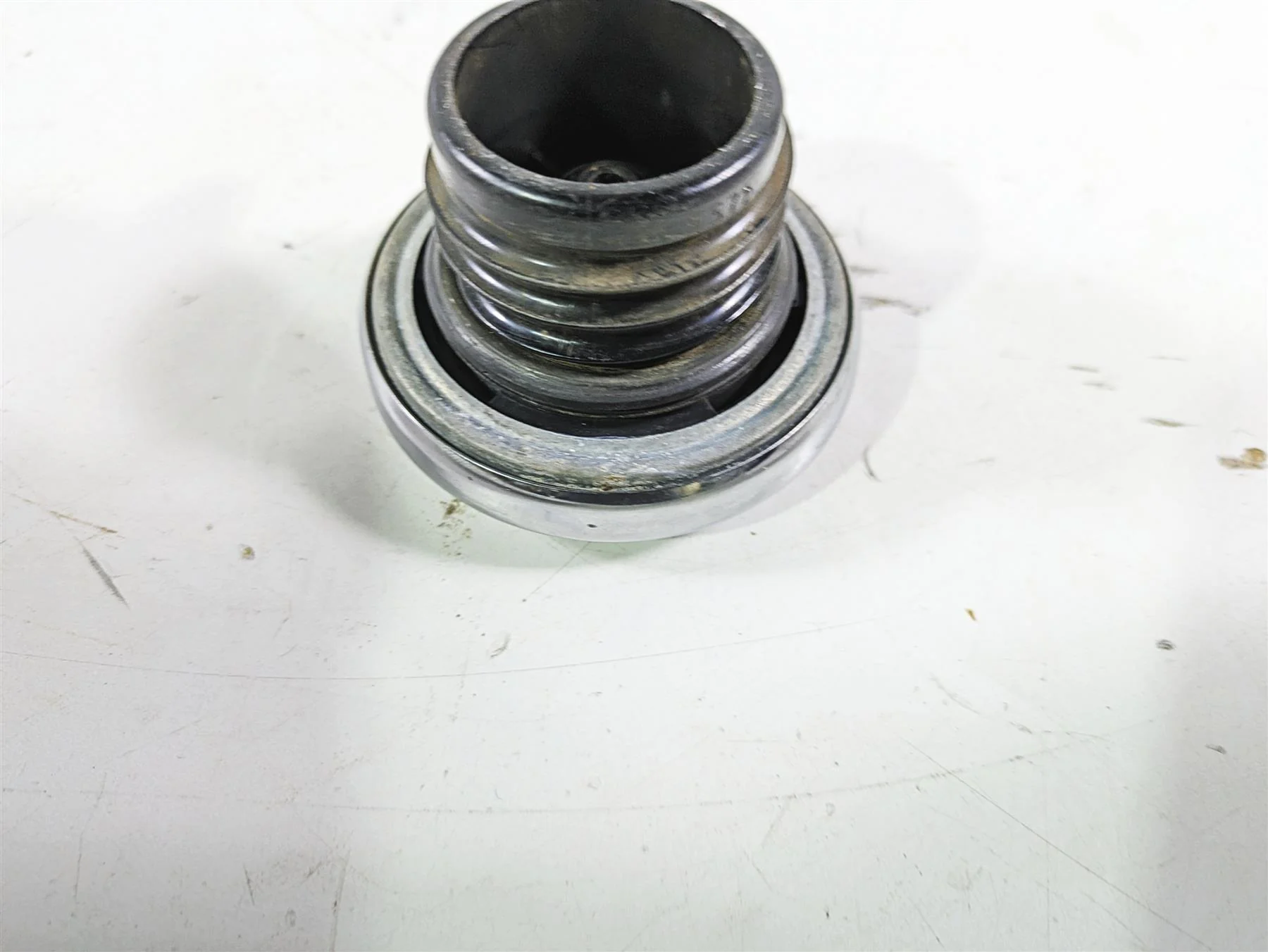 2003 Harley Dyna FXDL Low Rider 100TH Anniversary Oem Fuel Gas Petrol Tank Lid Cap - Image 5