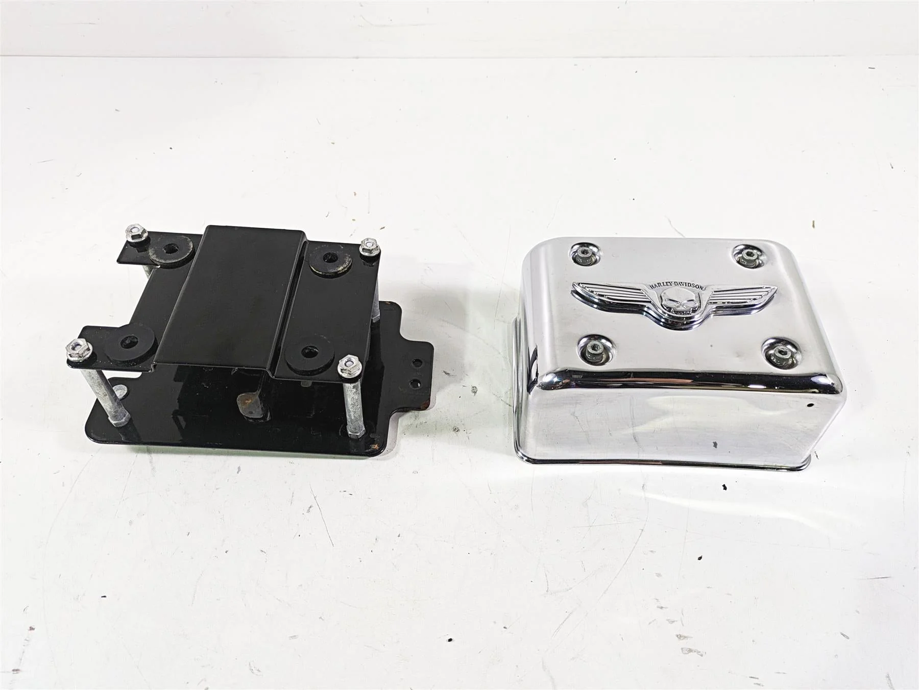 2003 Harley Dyna FXDL Low Rider 100TH Electrical Box Carrier & Cover 66333-99