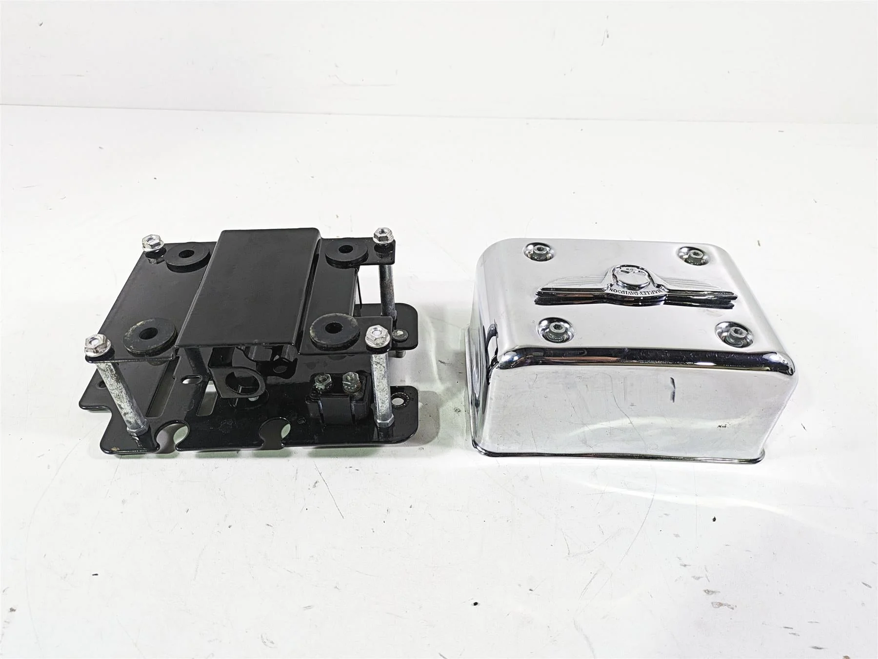 2003 Harley Dyna FXDL Low Rider 100TH Electrical Box Carrier & Cover 66333-99 - Image 6