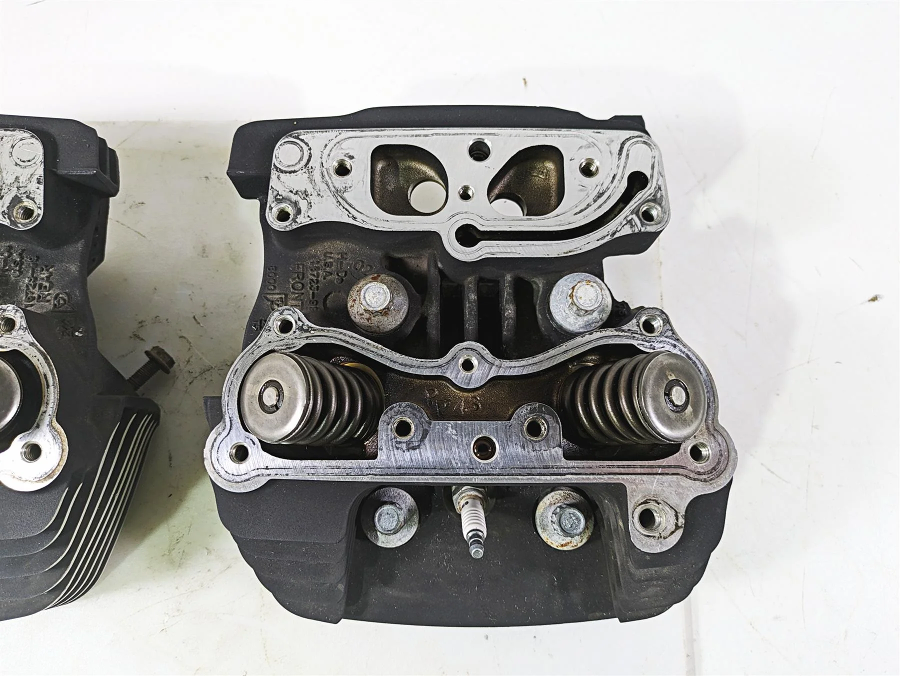 2003 Harley Dyna FXDL Low Rider 100TH Front Rear Cylinder Head Set 16723-99 - Image 3
