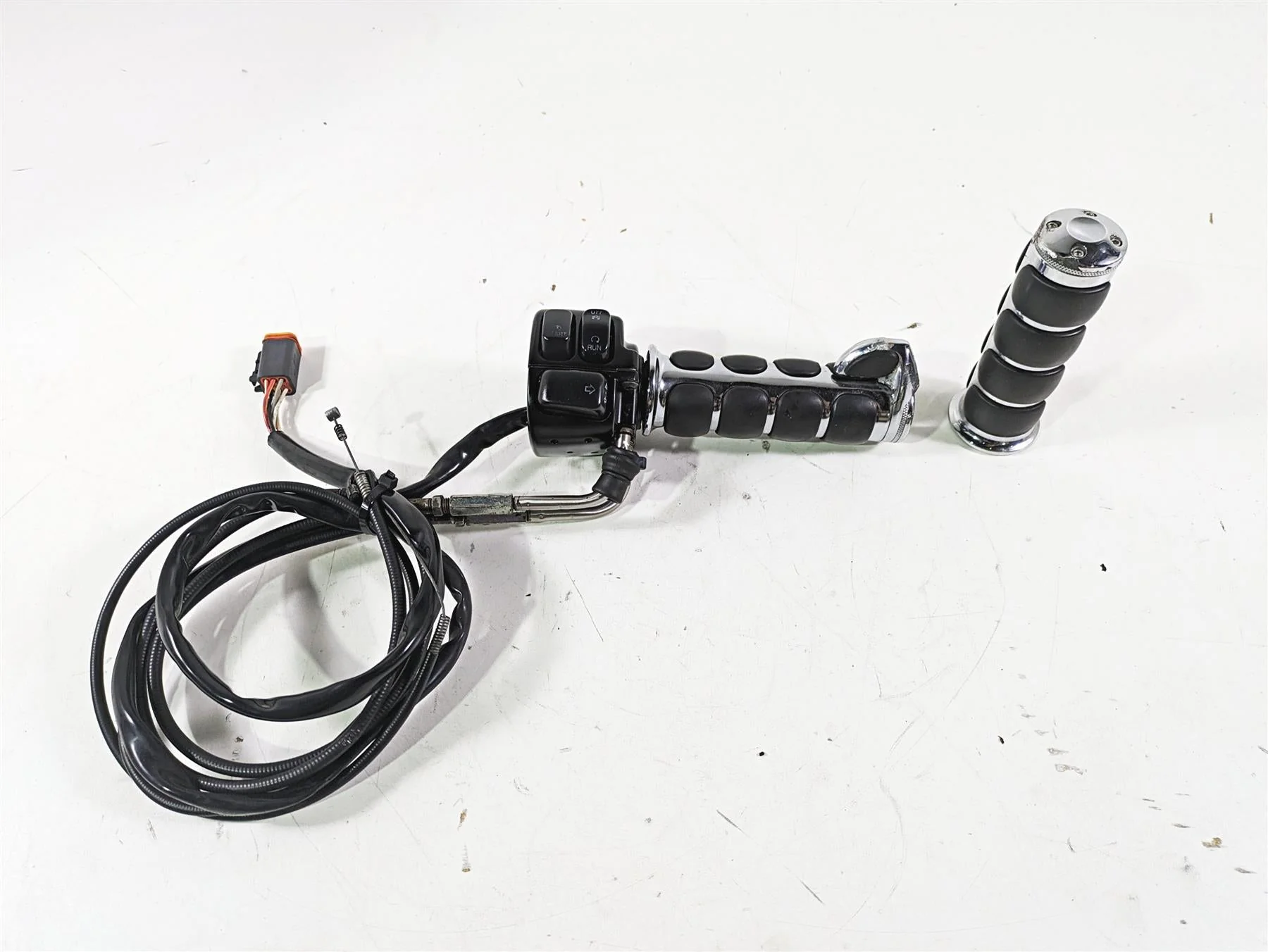 2003 Harley Dyna FXDL Low Rider 100TH Right Hand Control Switch 71589-96B