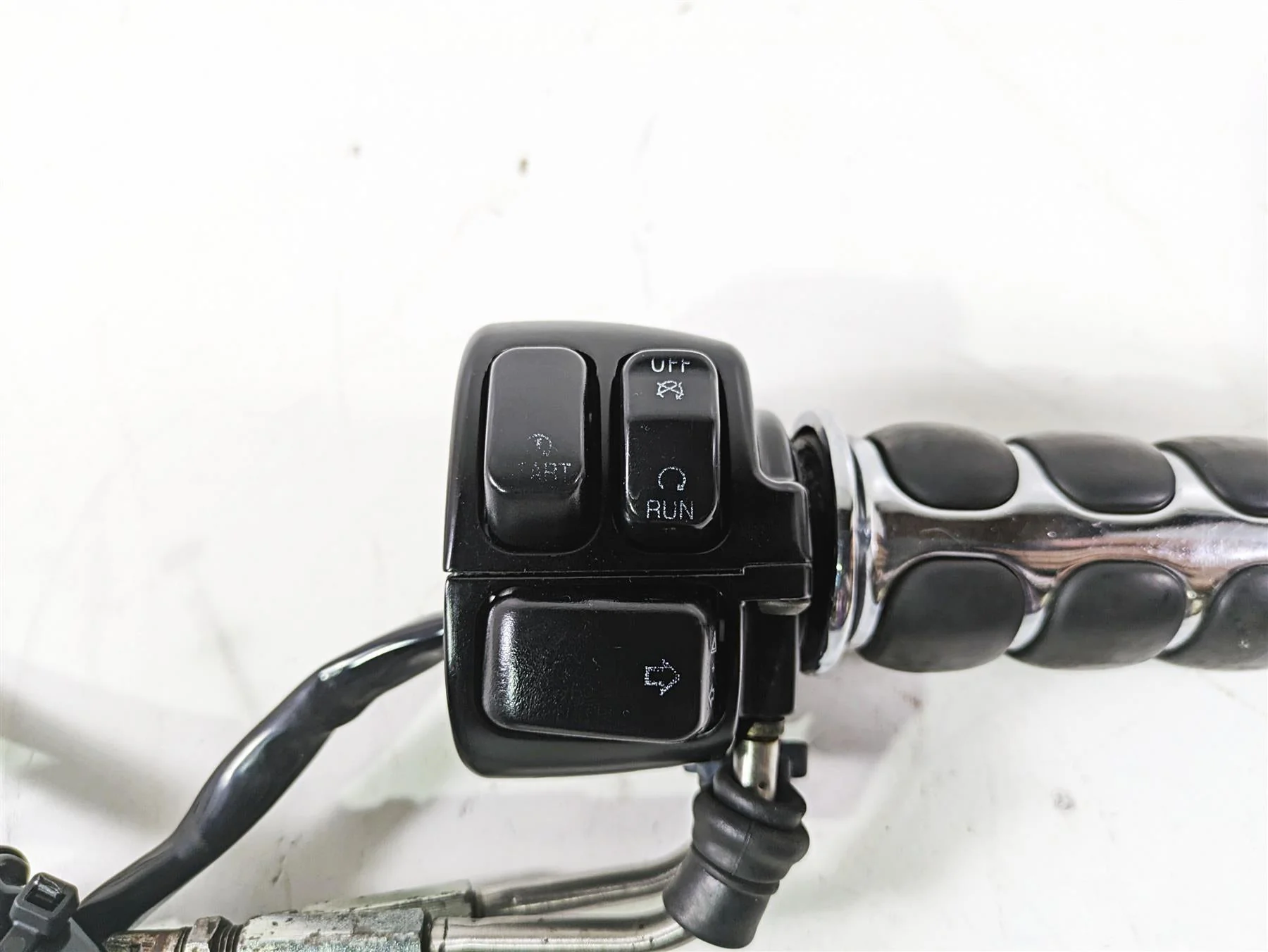 2003 Harley Dyna FXDL Low Rider 100TH Right Hand Control Switch 71589-96B - Image 6
