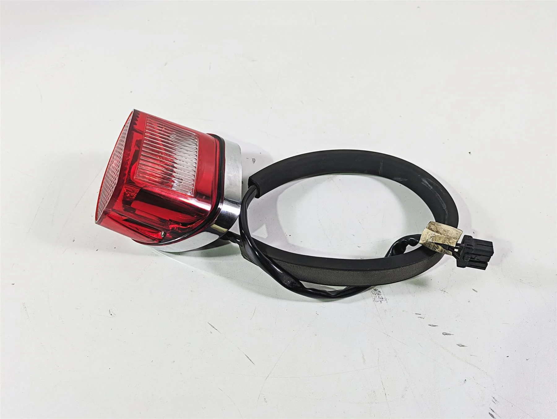 2003 Harley FLSTC Softail Heritage 100th Complete Taillight With Wiring 68140-04 - Image 2