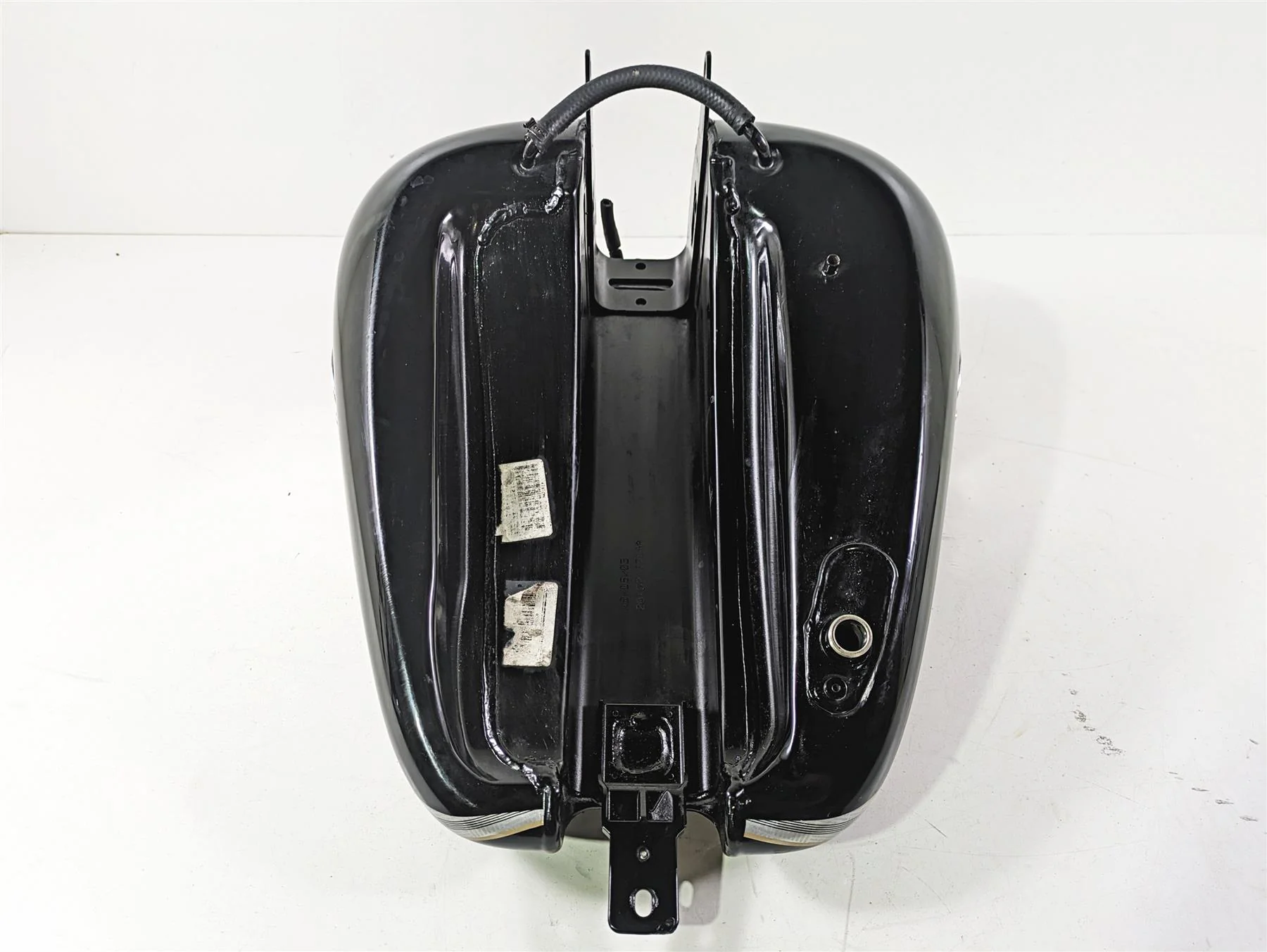 2003 Harley FLSTC Softail Heritage 100th Fuel Gas Petrol Tank 62180-00D - Image 5