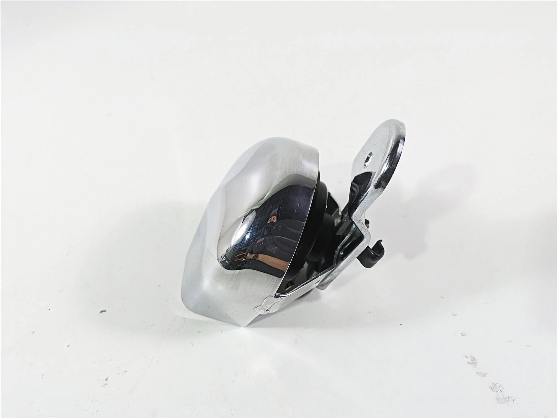 2003 Harley FLSTC Softail Heritage 100th Horn & Chrome Cover 61300478A - Image 2