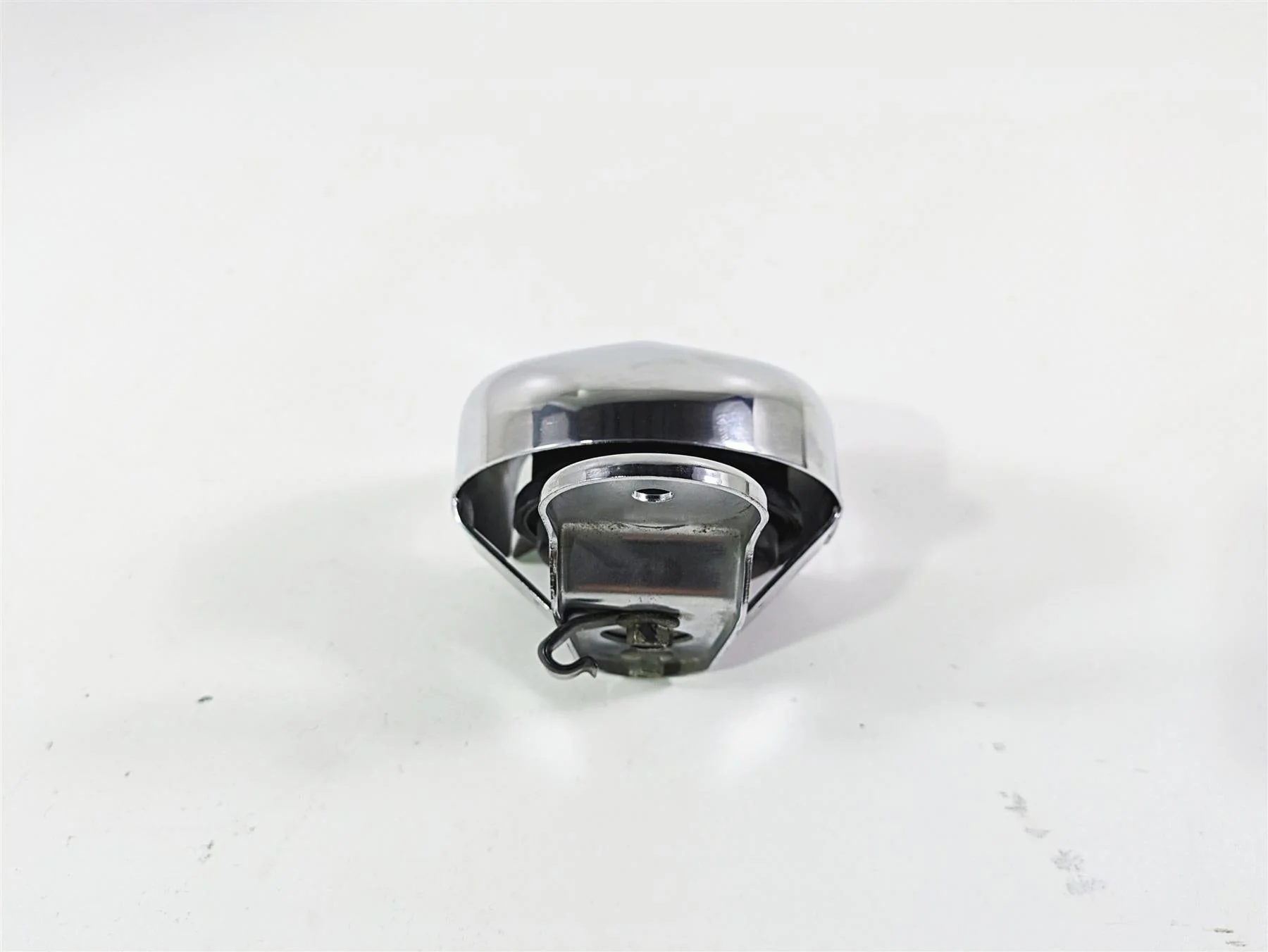2003 Harley FLSTC Softail Heritage 100th Horn & Chrome Cover 61300478A - Image 3