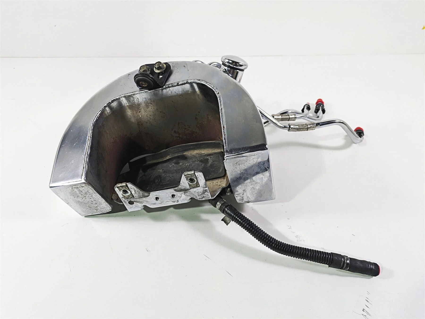 2003 Harley FLSTC Softail Heritage 100th Oil Tank Reservoir & Lines 62498-01A - Image 3