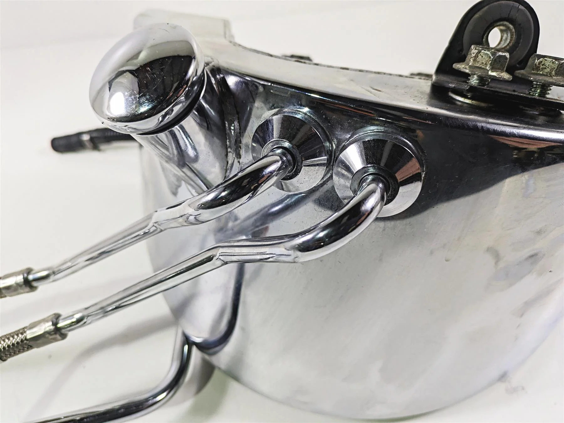 2003 Harley FLSTC Softail Heritage 100th Oil Tank Reservoir & Lines 62498-01A - Image 9