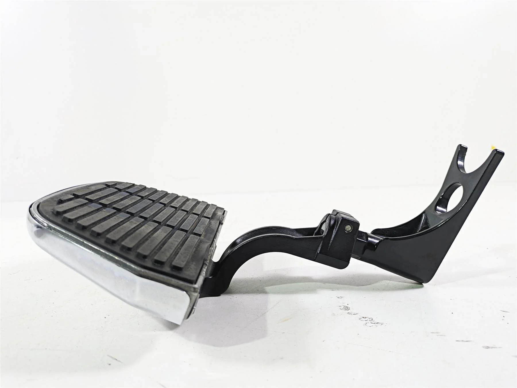 2003 Harley FLSTC Softail Heritage 100th Rear Floorboard Set & Adapter 50942-00 - Image 7