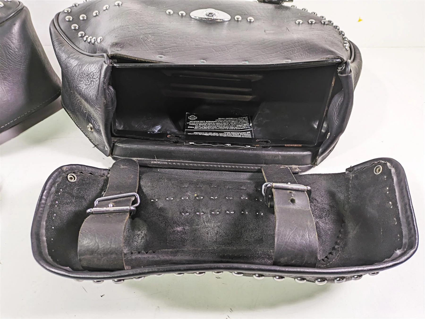 2003 Harley FLSTC Softail Heritage 100th Saddlebag & Mount Set 90476-00 90477-00 - Image 12