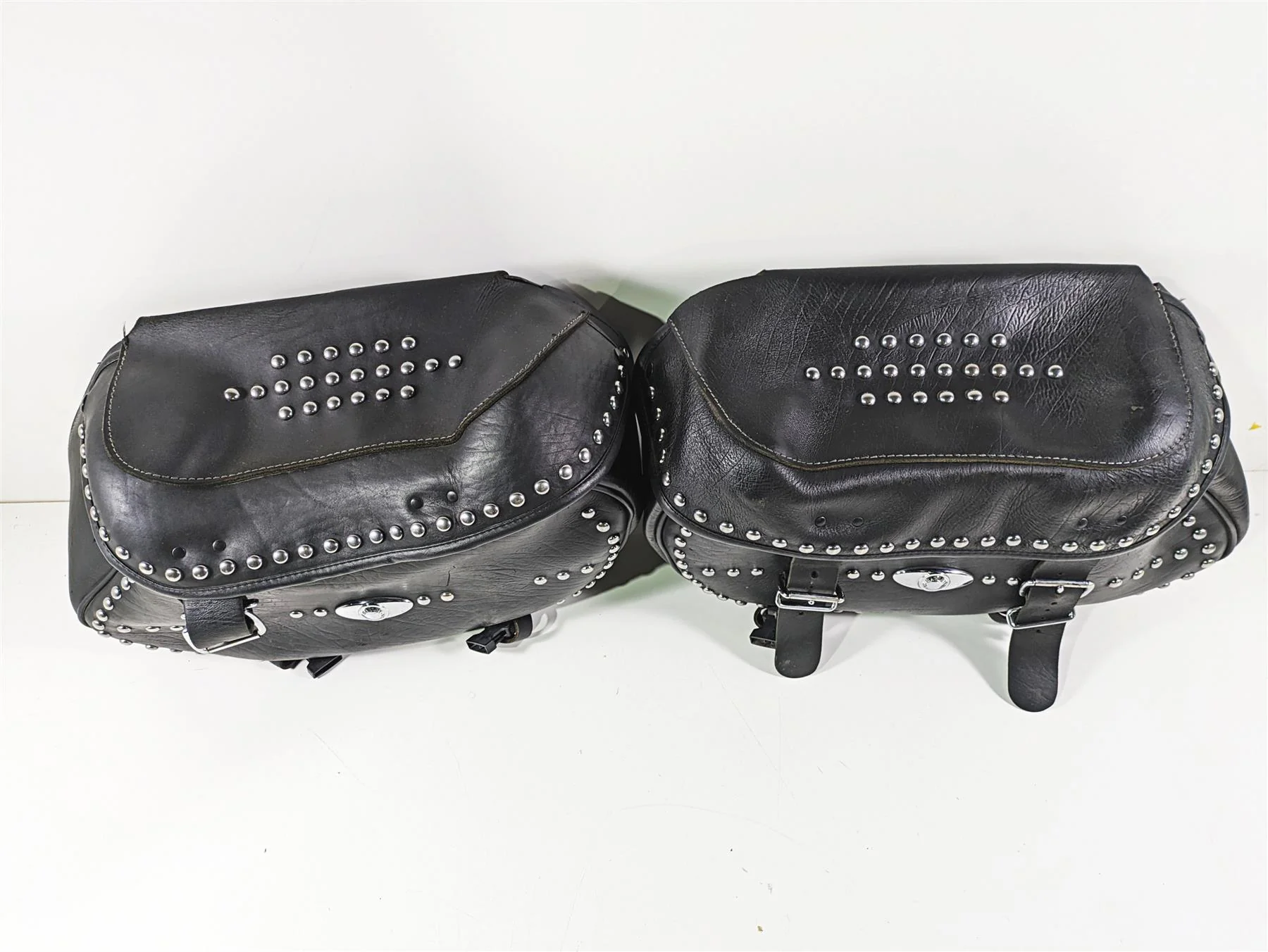 2003 Harley FLSTC Softail Heritage 100th Saddlebag & Mount Set 90476-00 90477-00 - Image 5