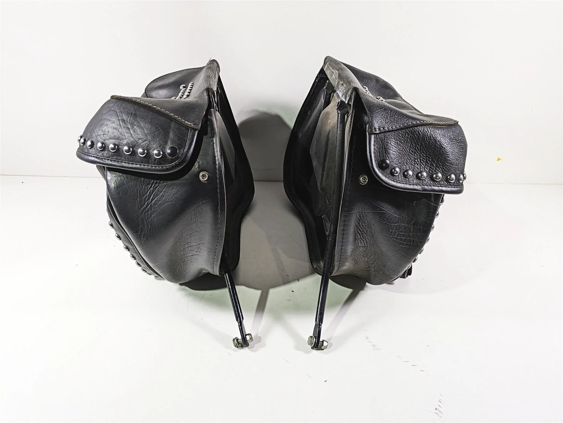 2003 Harley FLSTC Softail Heritage 100th Saddlebag & Mount Set 90476-00 90477-00 - Image 6