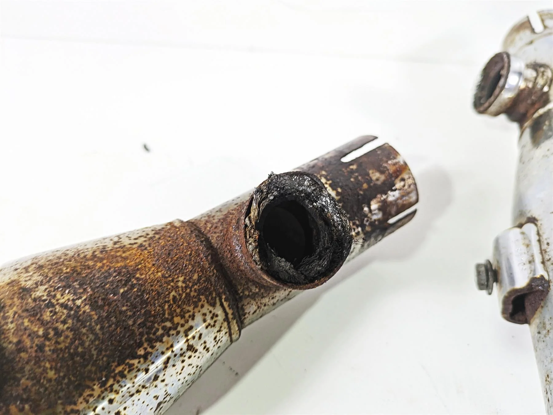 2003 Harley FLSTC Softail Heritage Screamin Eagle Slash Cut Exhaust Pipes - Image 12
