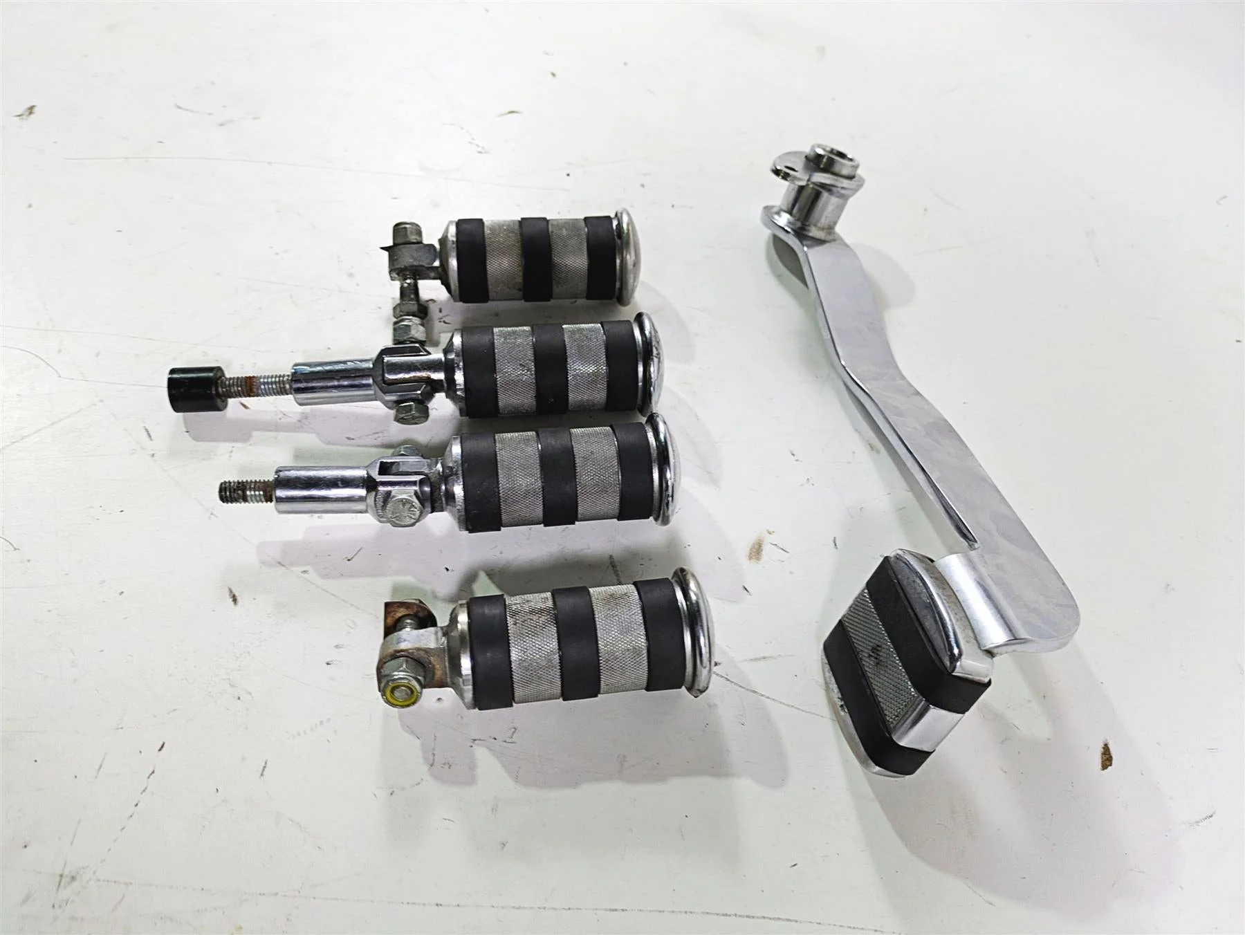 2003 Harley Softail FXSTDI Deuce 100th Brake Pedal & Footpeg Foot Peg Rest Set - Image 3