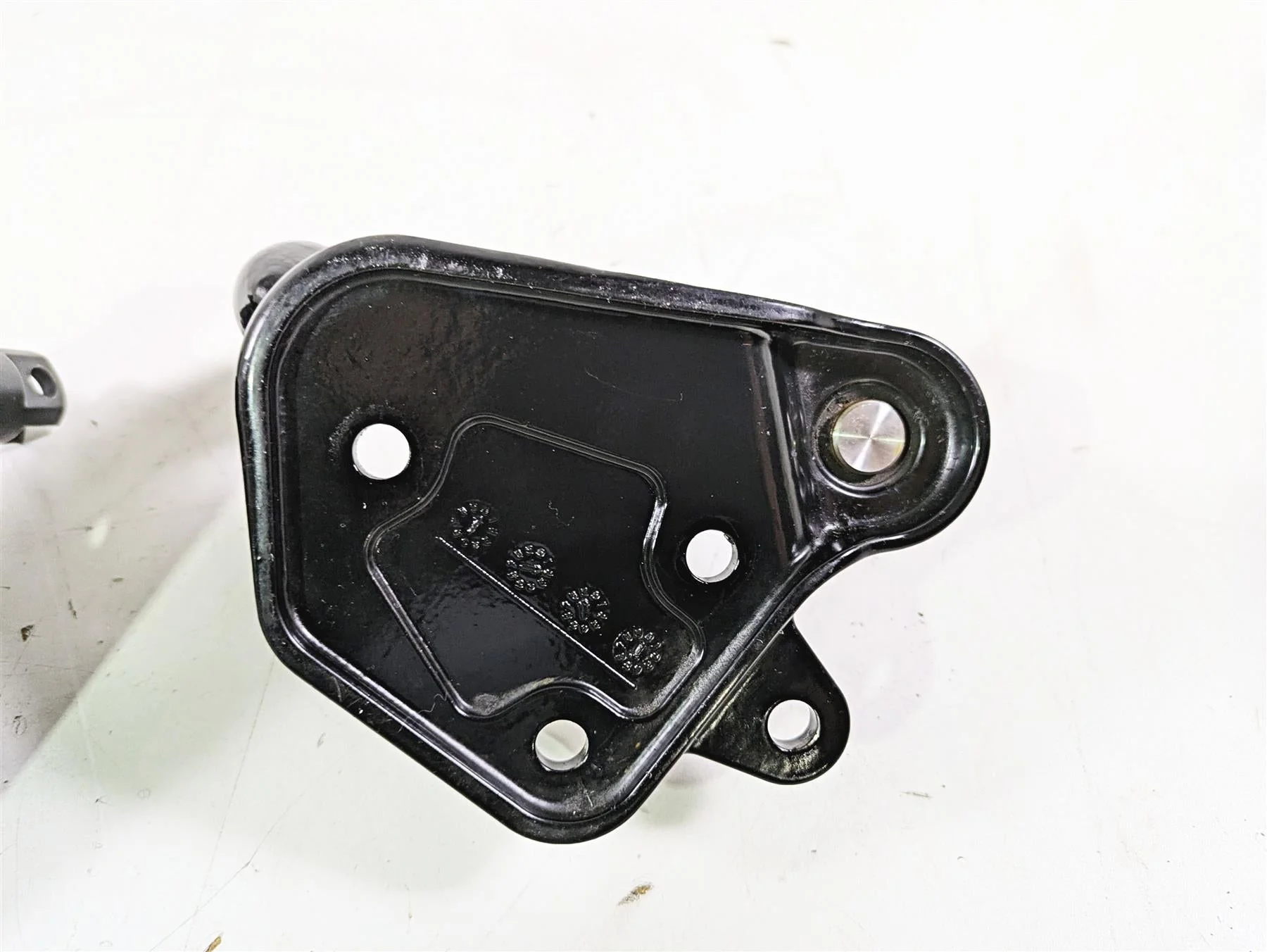 2003 Harley Softail FXSTDI Deuce 100th Front Footpeg Mounts 33683-00  42507-00B - Image 10