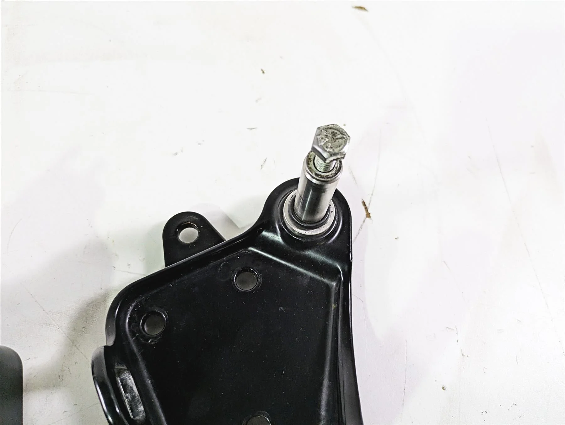 2003 Harley Softail FXSTDI Deuce 100th Front Footpeg Mounts 33683-00  42507-00B - Image 8