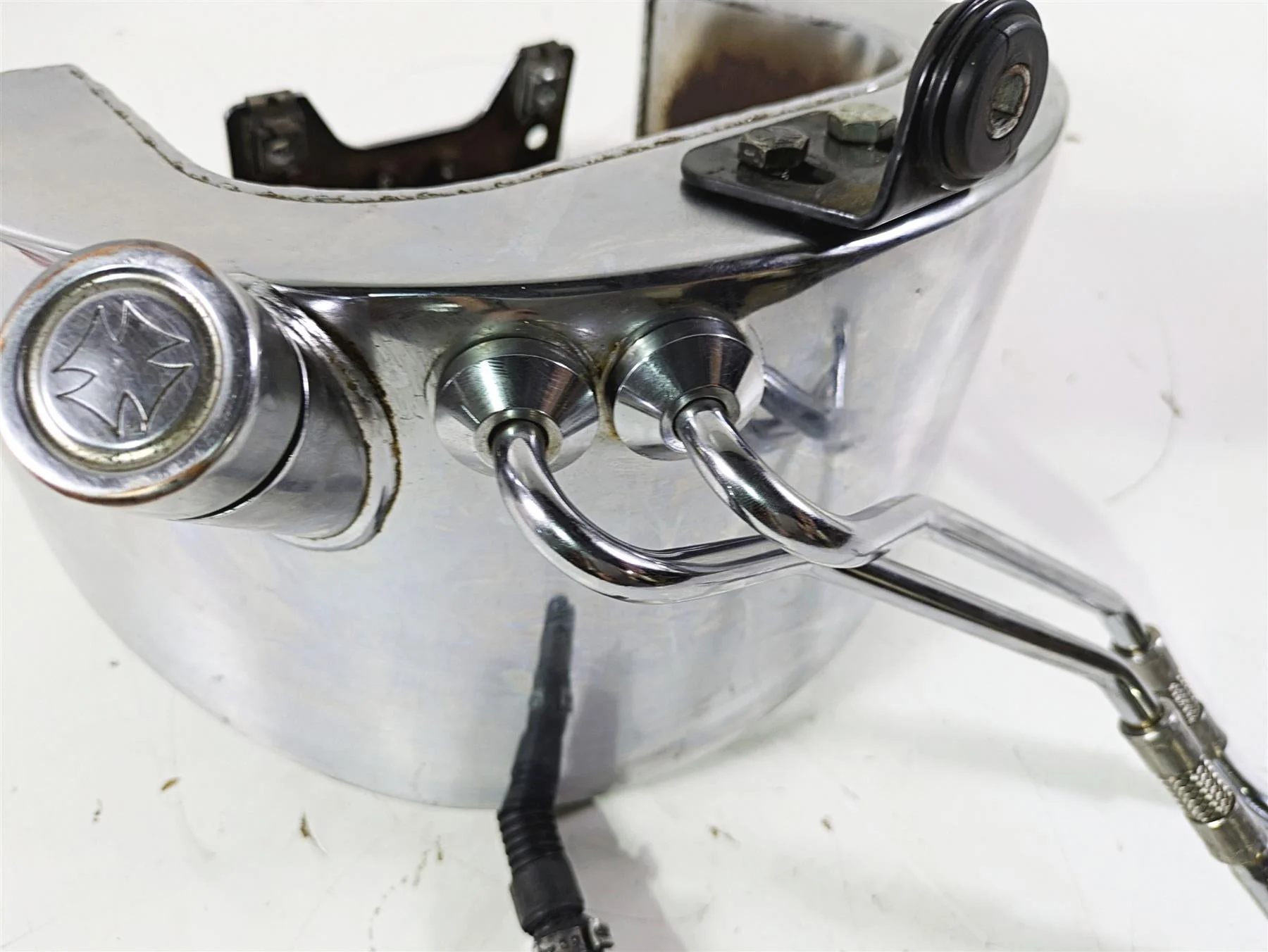 2003 Harley Softail FXSTDI Deuce 100th Oil Tank Reservoir + Lines 62498-01A - Image 5