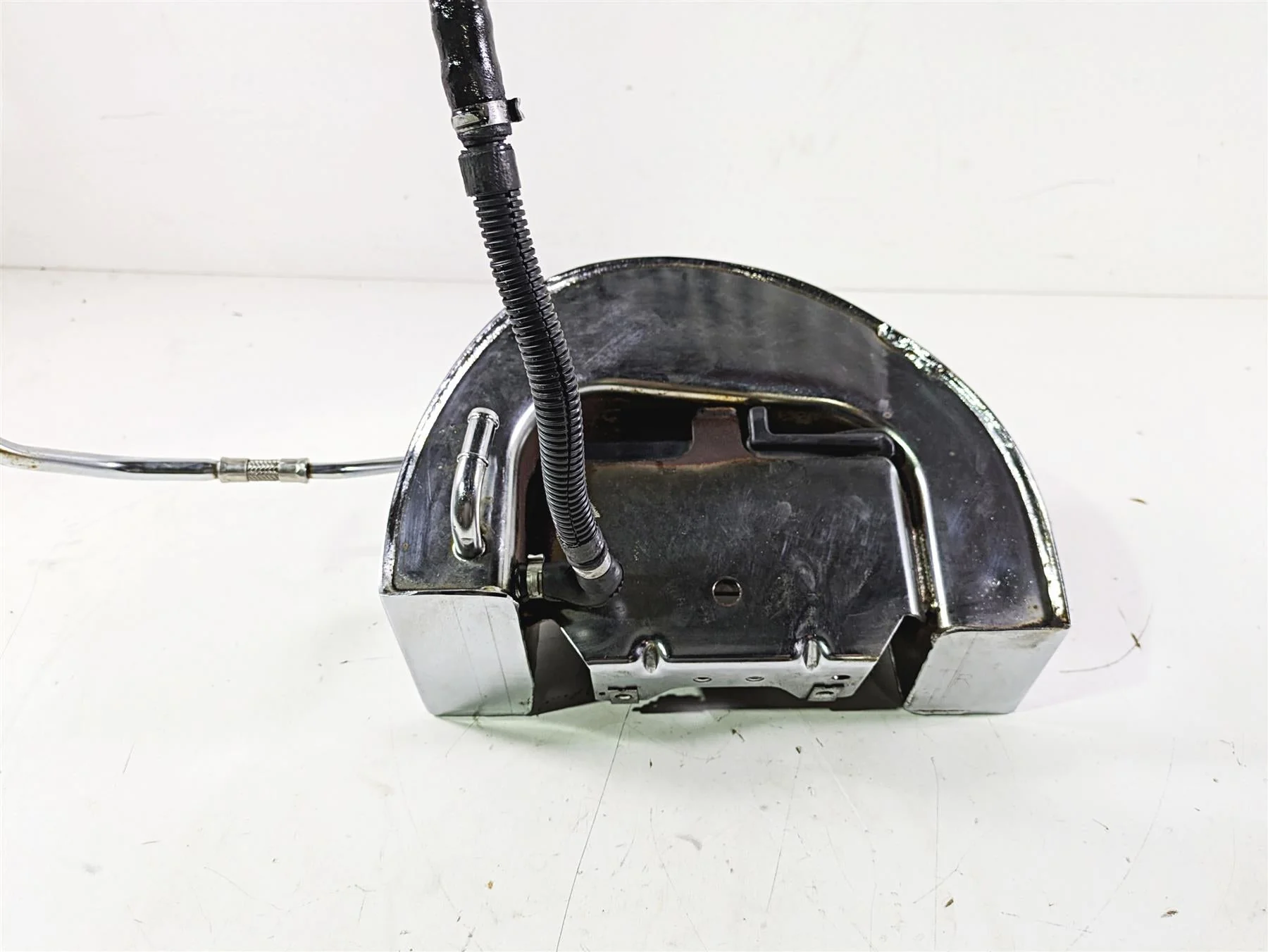 2003 Harley Softail FXSTDI Deuce 100th Oil Tank Reservoir + Lines 62498-01A - Image 9
