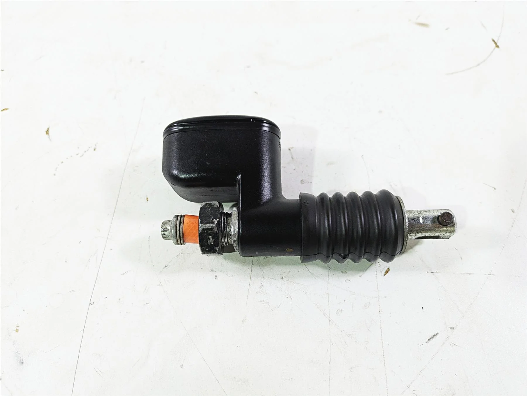 2003 Harley Softail FXSTDI Deuce 100th Rear Brake Master Cylinder 41755-99F - Image 3