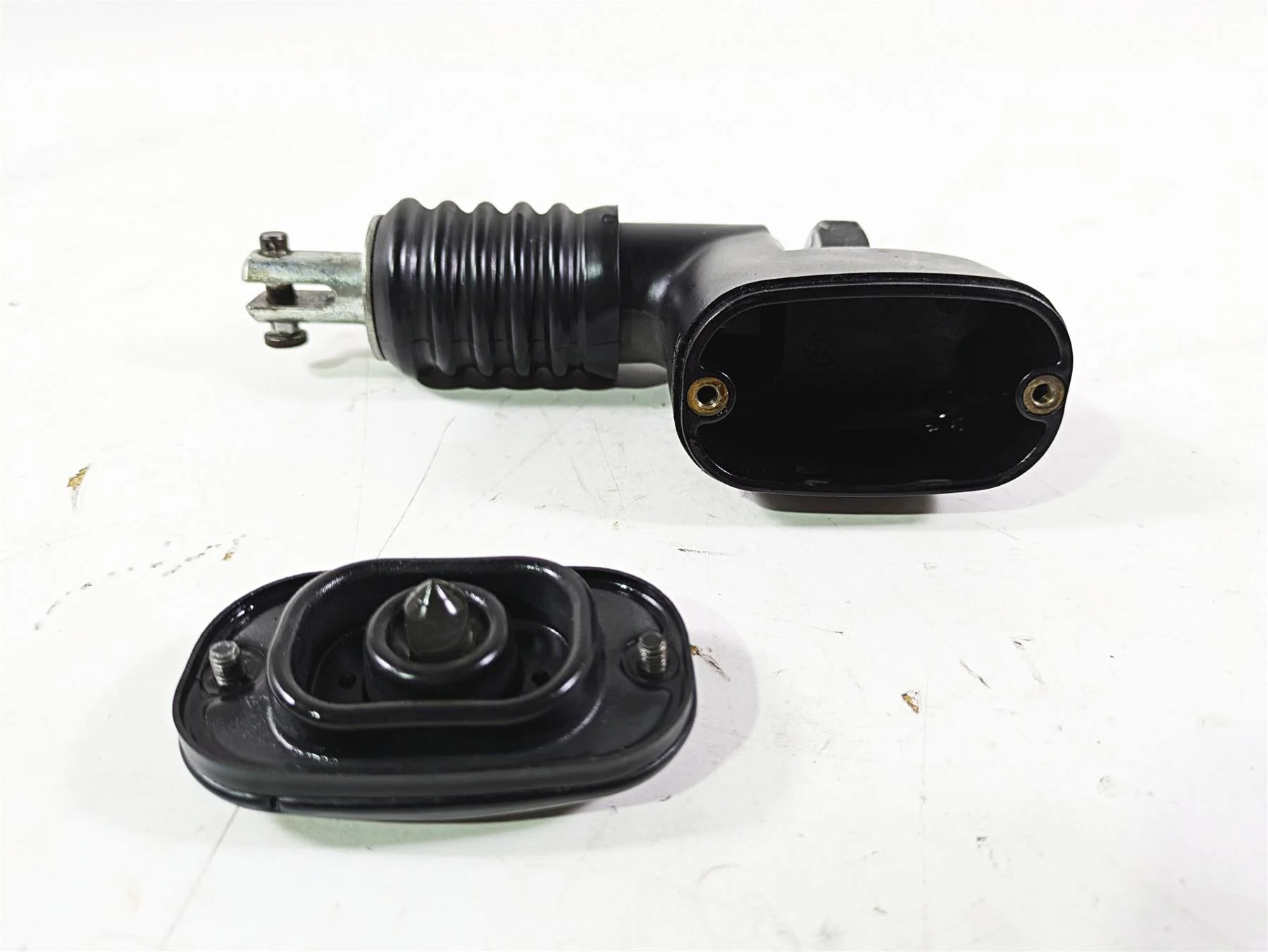 2003 Harley Softail FXSTDI Deuce 100th Rear Brake Master Cylinder 41755-99F - Image 8
