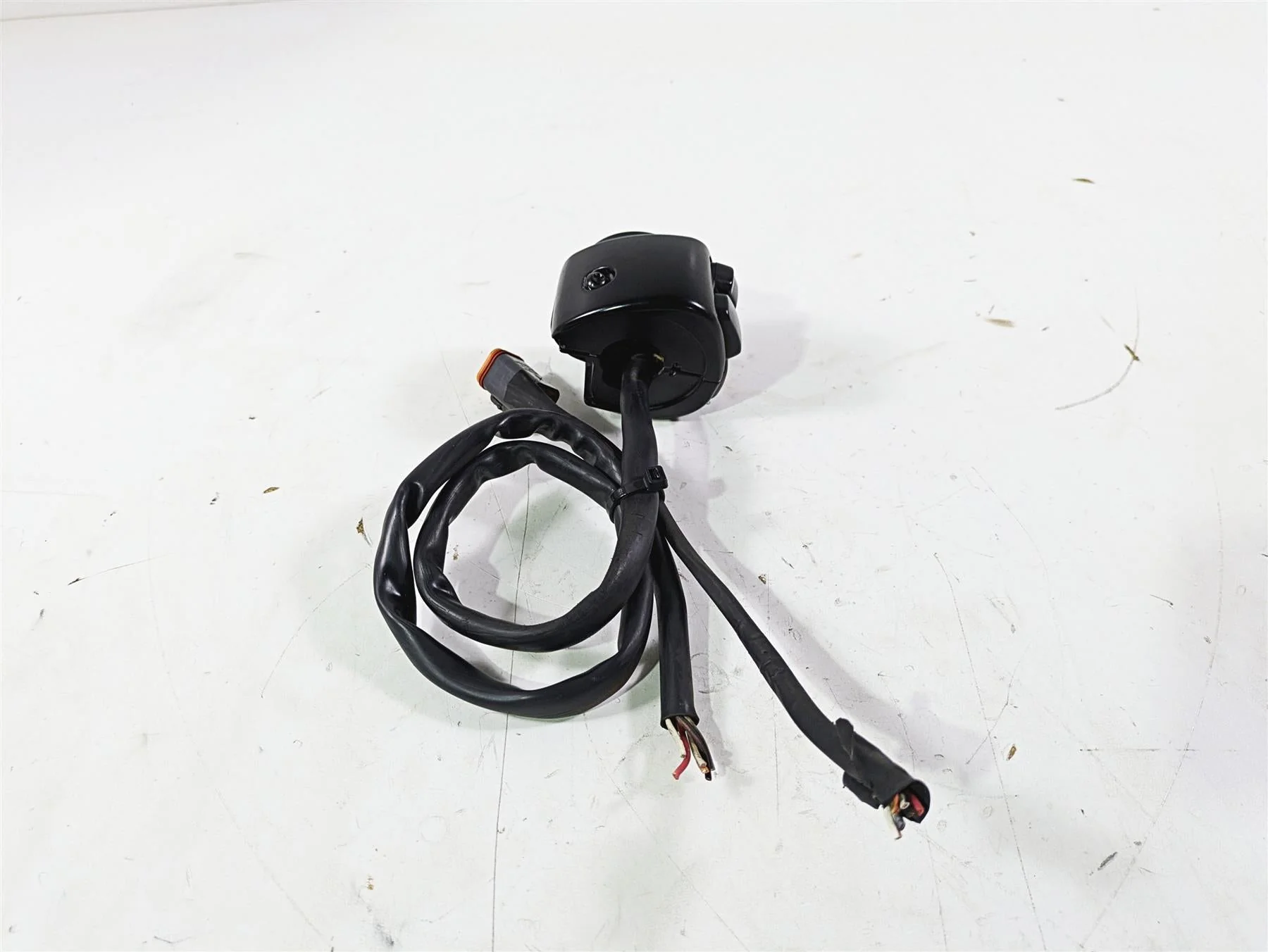 2003 Harley Softail FXSTDI Deuce 100th Right Hand Control Switch -Read 71684-06A - Image 4