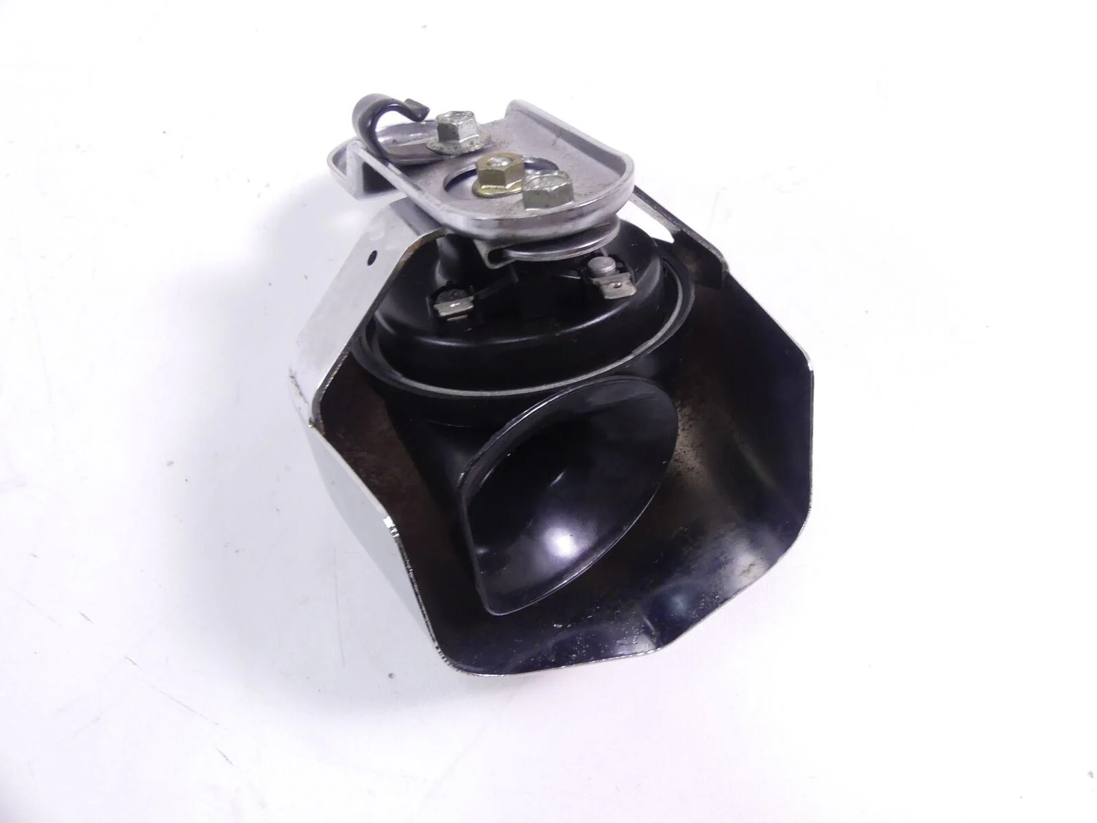 2003 Harley Touring FLHTCI Electra Glide Horn With Chrome Cover 61300478A - Image 4