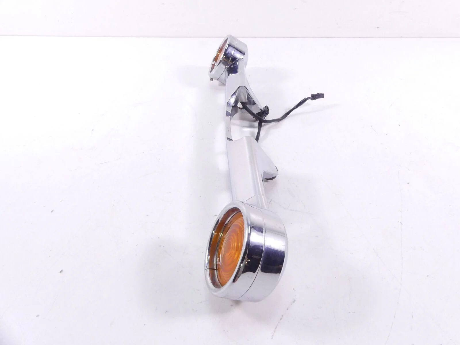 2003 Harley Touring FLHTCI Electra Glide Rear Blinker Bar Assembly 68145-98 - Image 2