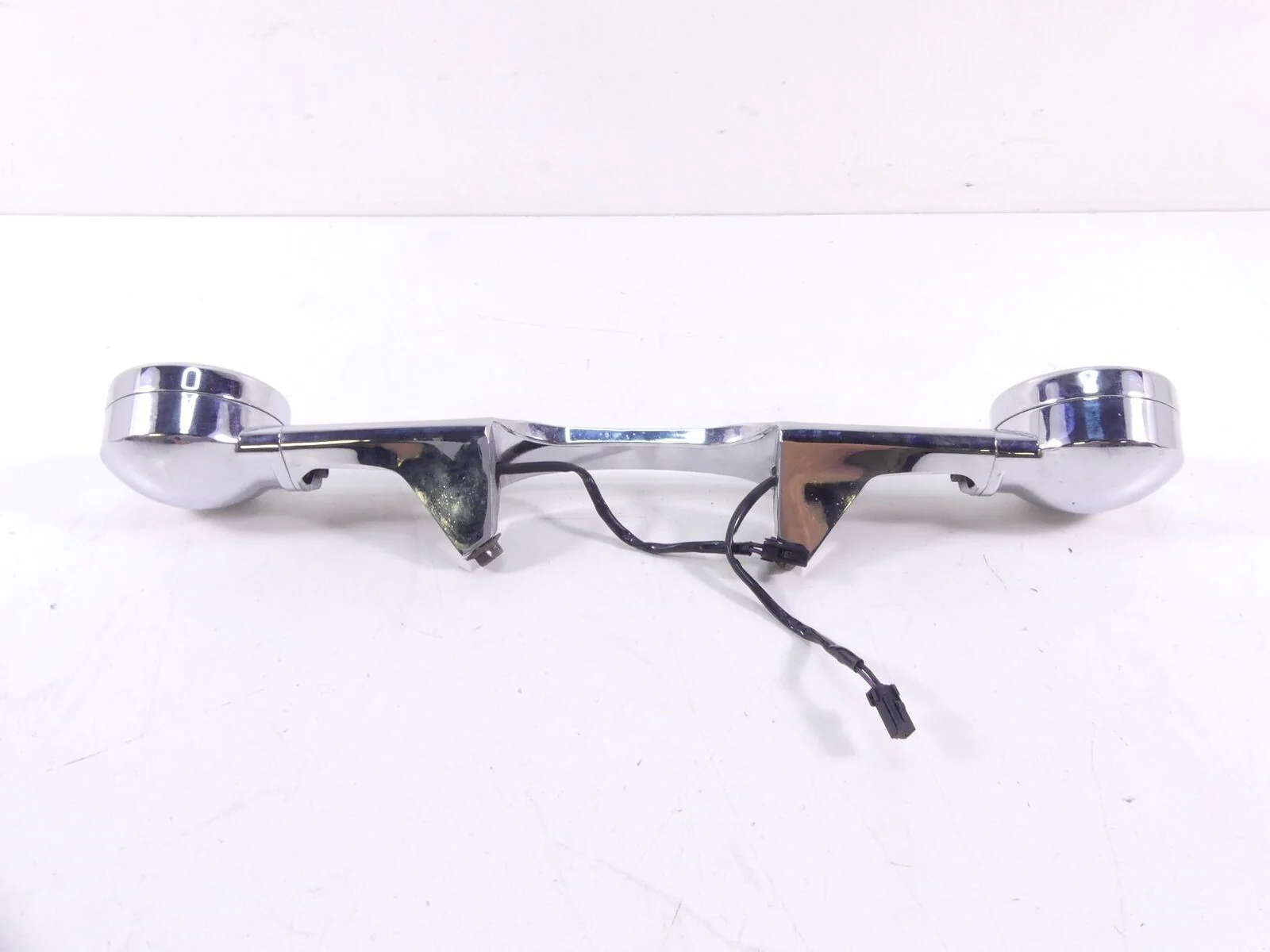 2003 Harley Touring FLHTCI Electra Glide Rear Blinker Bar Assembly 68145-98 - Image 3